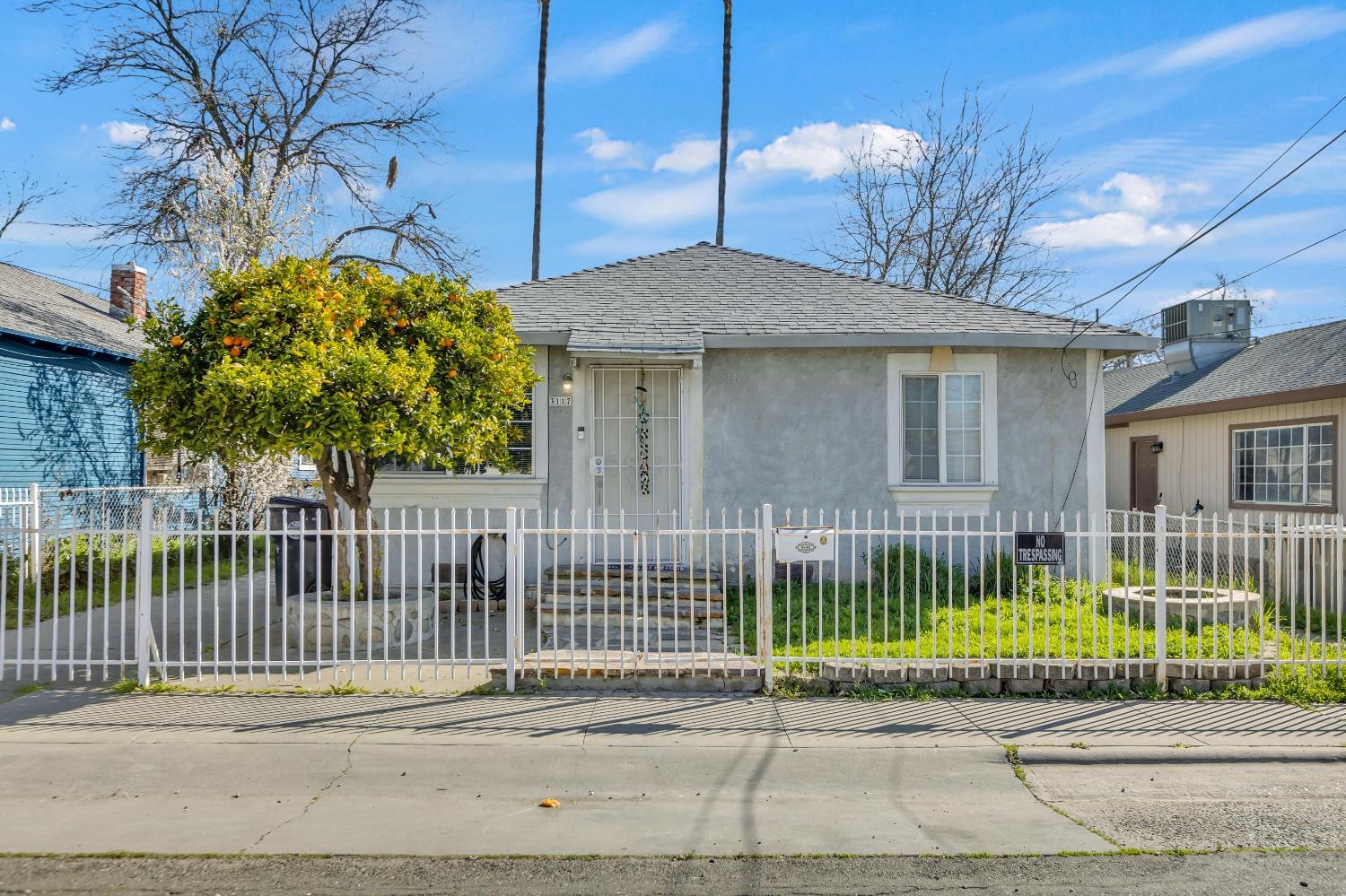 Detail Gallery Image 1 of 1 For 3117 44th St, Sacramento,  CA 95817 - 3 Beds | 2 Baths