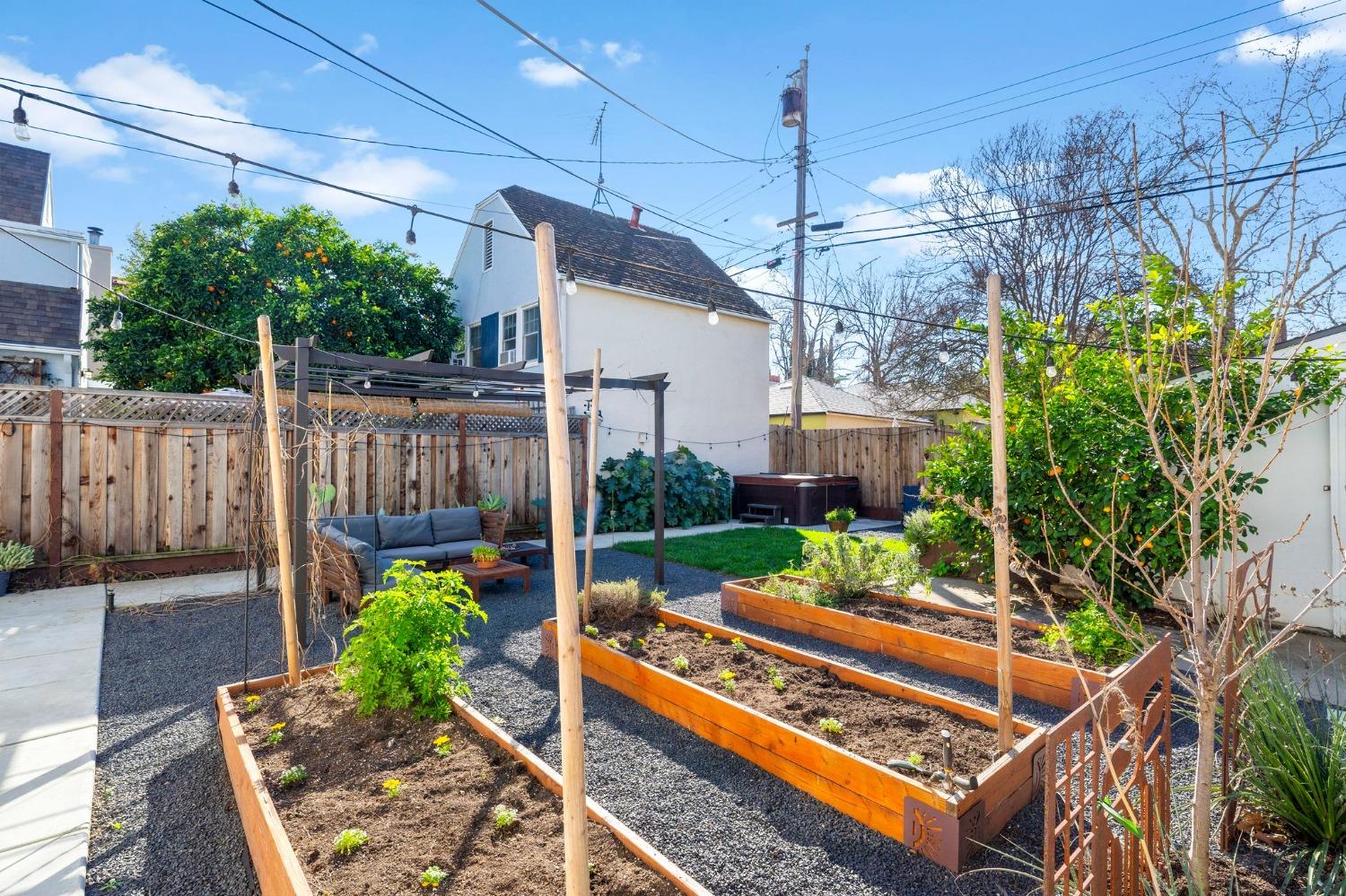 Highland Avenue, Sacramento, CA, 95818-3518