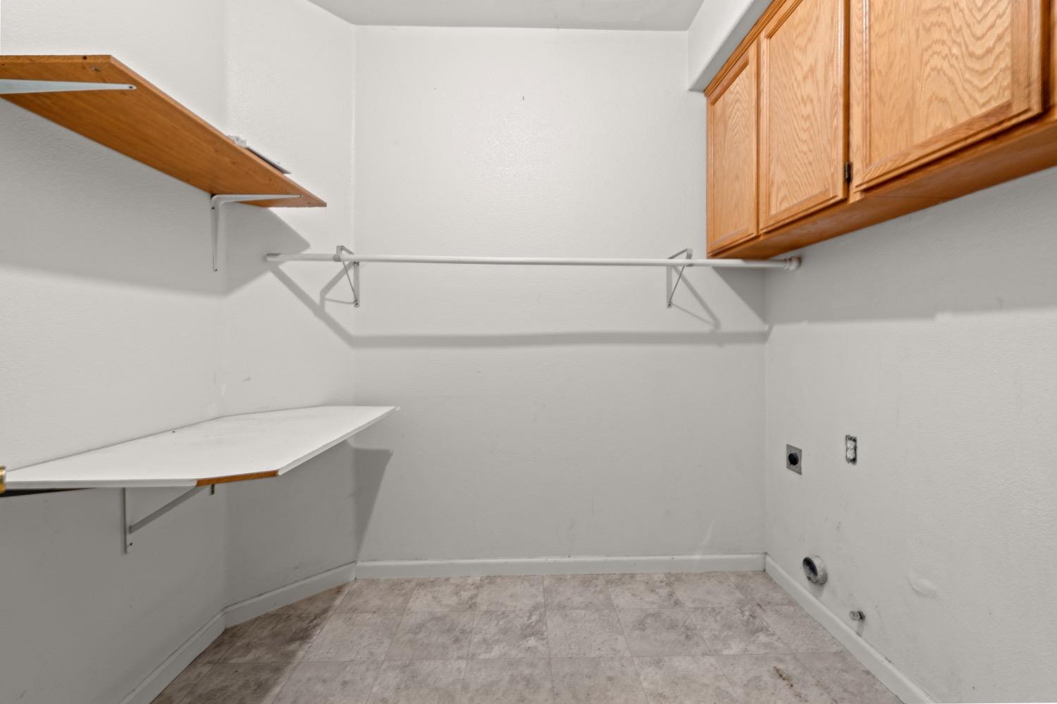 Detail Gallery Image 9 of 25 For 3649 Oakshores Dr, Stockton,  CA 95209 - 5 Beds | 3 Baths