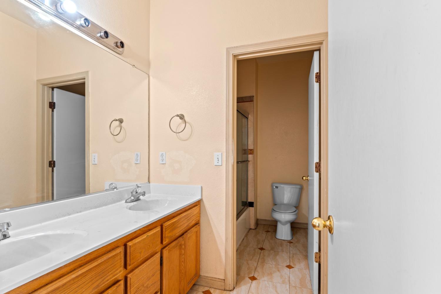 Detail Gallery Image 17 of 25 For 3649 Oakshores Dr, Stockton,  CA 95209 - 5 Beds | 3 Baths