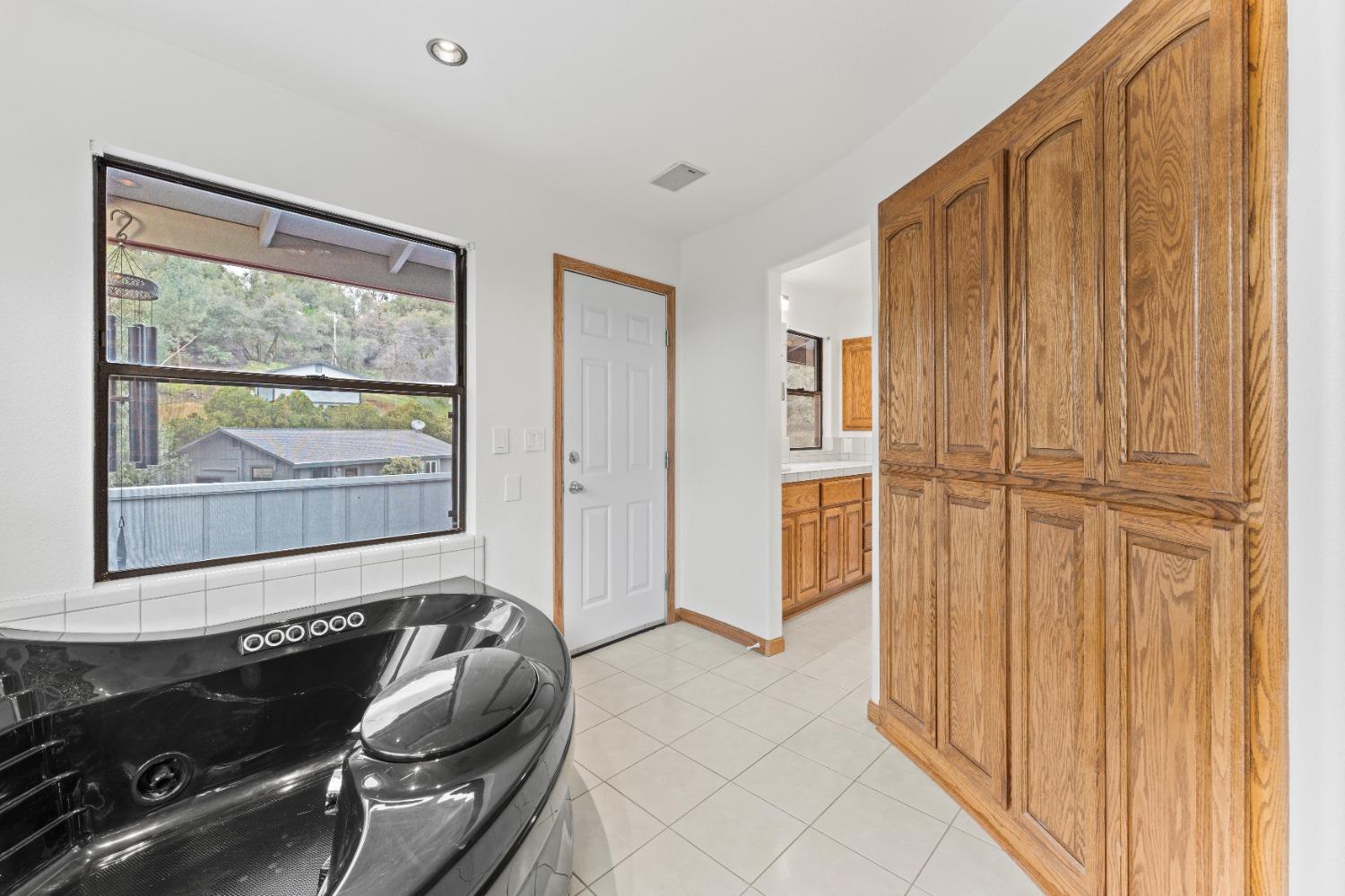 Detail Gallery Image 47 of 98 For 791 N Circle Dr, Diamond Springs,  CA 95619 - 6 Beds | 4/2 Baths
