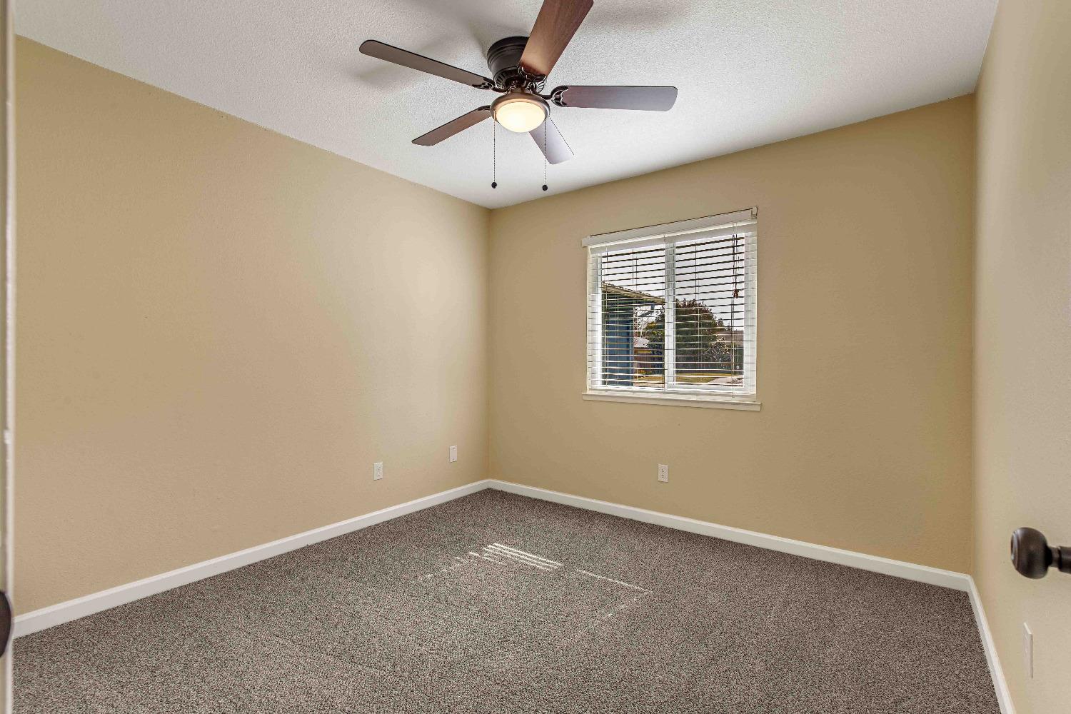 Detail Gallery Image 13 of 33 For 1349 Ghia Way, Manteca,  CA 95337 - 3 Beds | 2 Baths