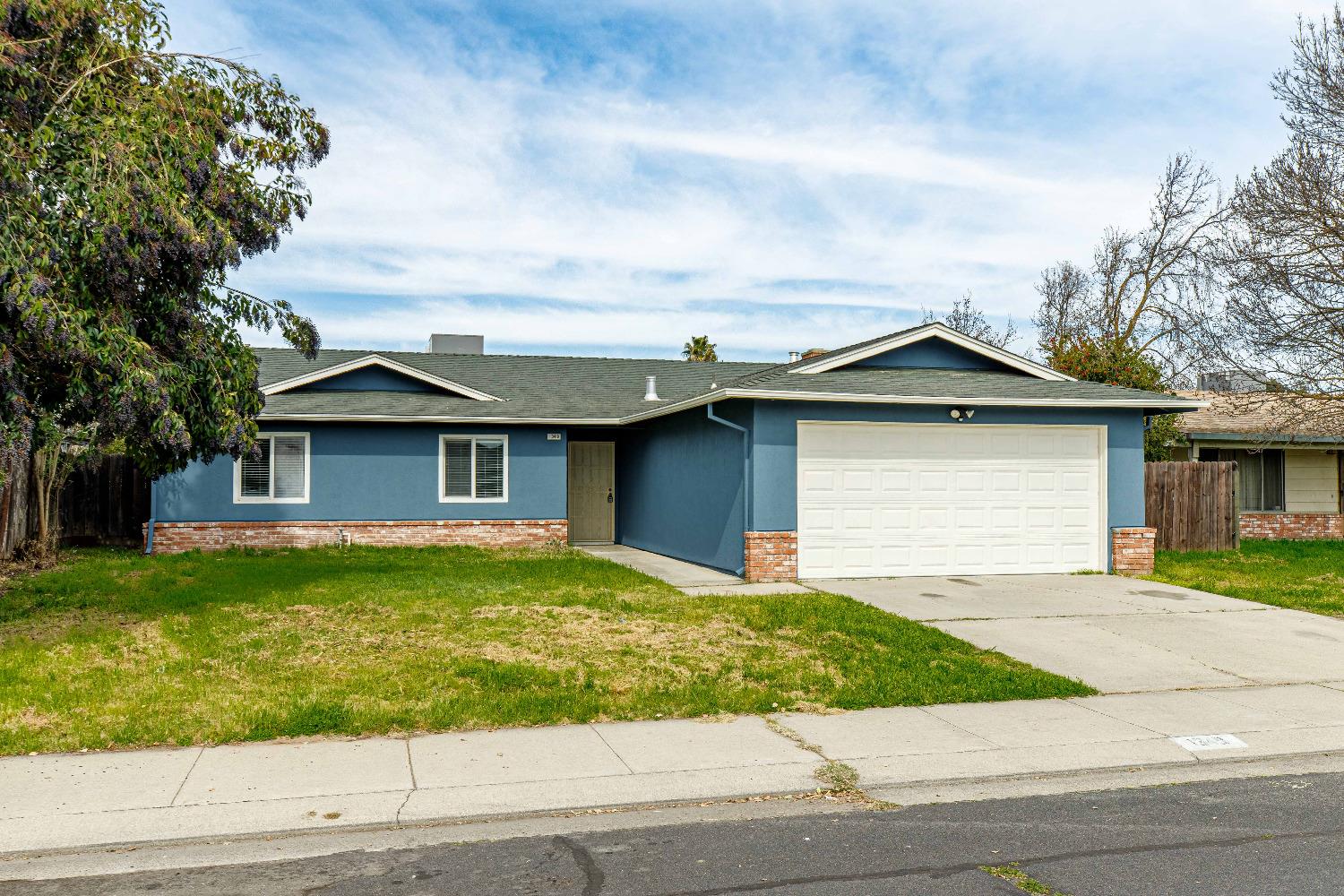 Detail Gallery Image 3 of 33 For 1349 Ghia Way, Manteca,  CA 95337 - 3 Beds | 2 Baths