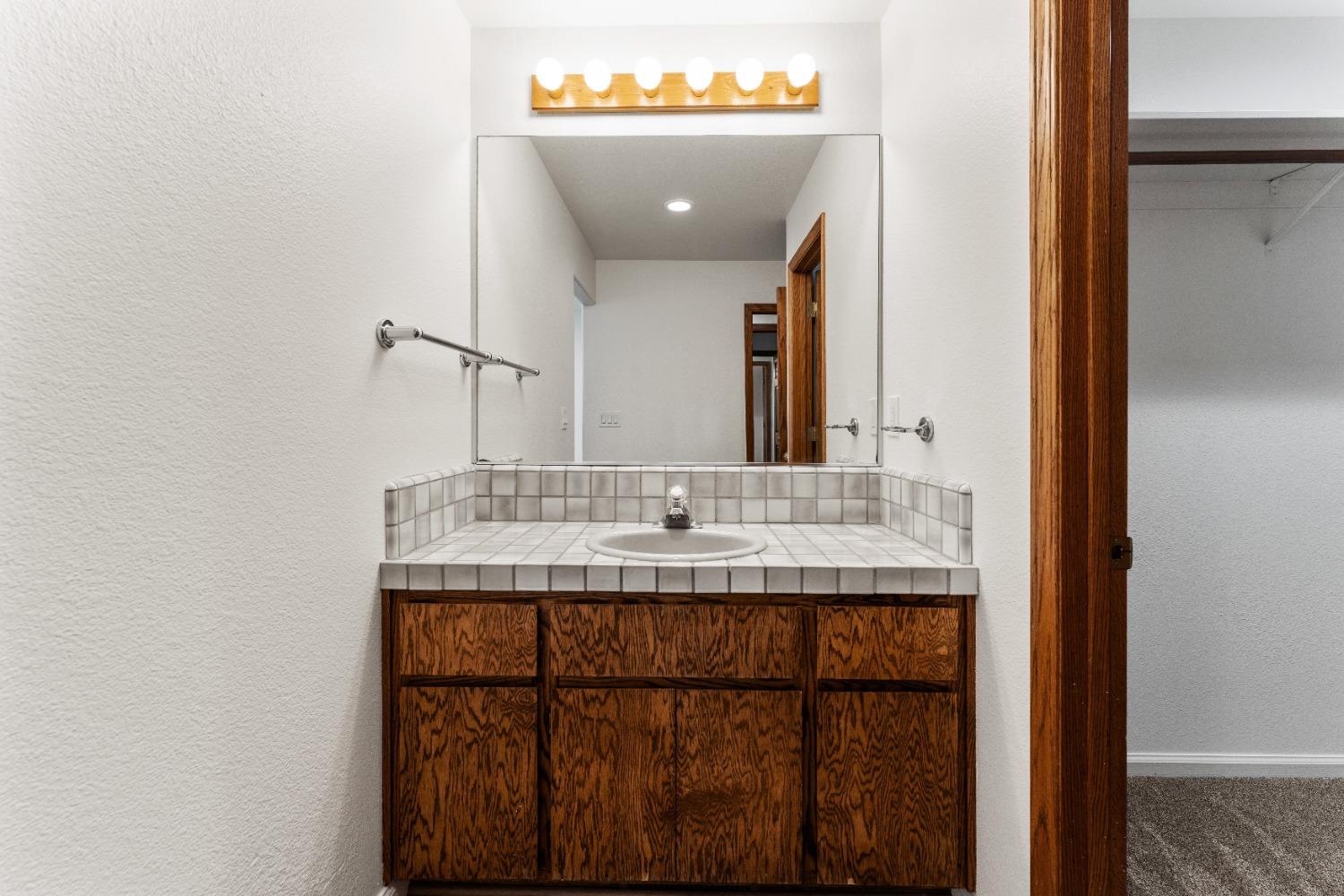 Detail Gallery Image 33 of 98 For 791 N Circle Dr, Diamond Springs,  CA 95619 - 6 Beds | 4/2 Baths
