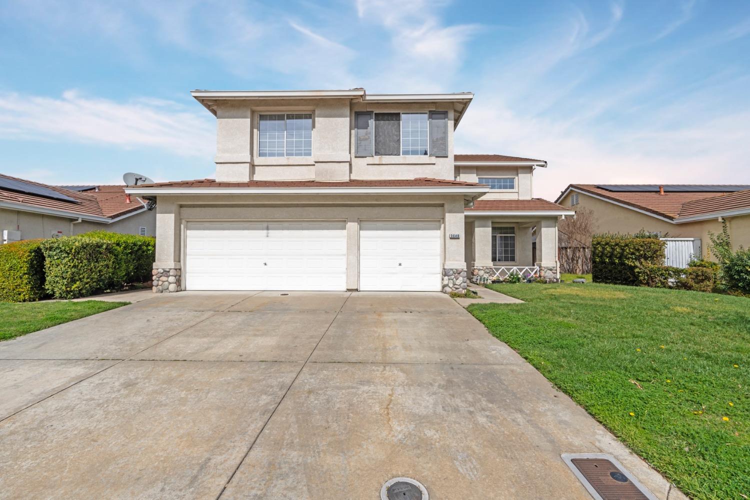 Detail Gallery Image 2 of 25 For 3649 Oakshores Dr, Stockton,  CA 95209 - 5 Beds | 3 Baths