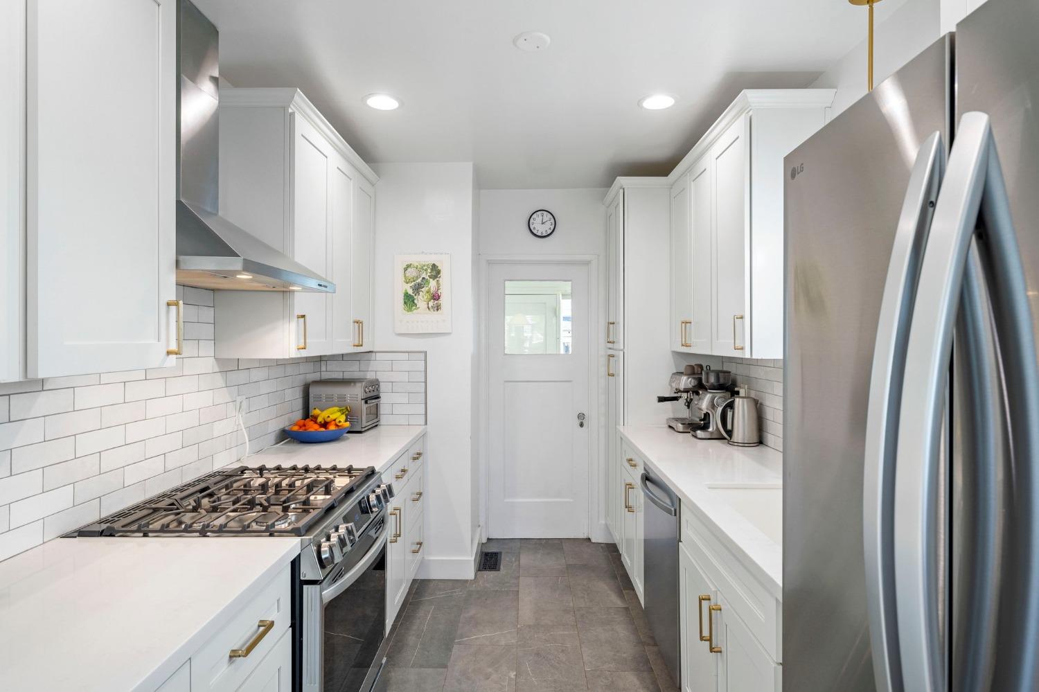 Highland Avenue, Sacramento, CA, 95818-3518