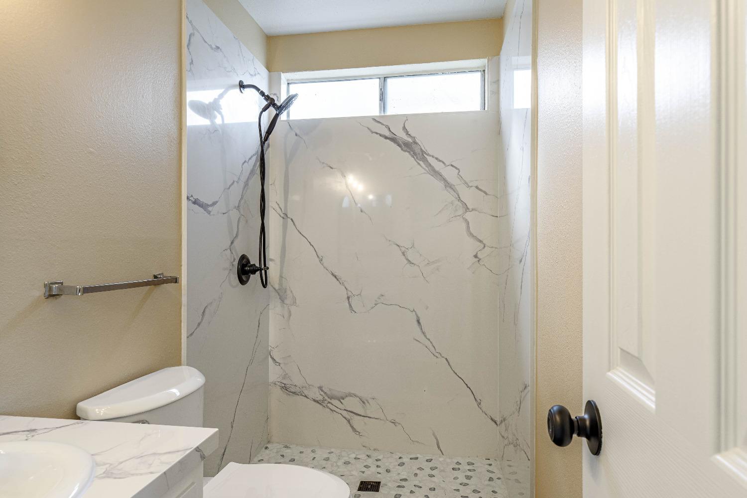 Detail Gallery Image 23 of 33 For 1349 Ghia Way, Manteca,  CA 95337 - 3 Beds | 2 Baths