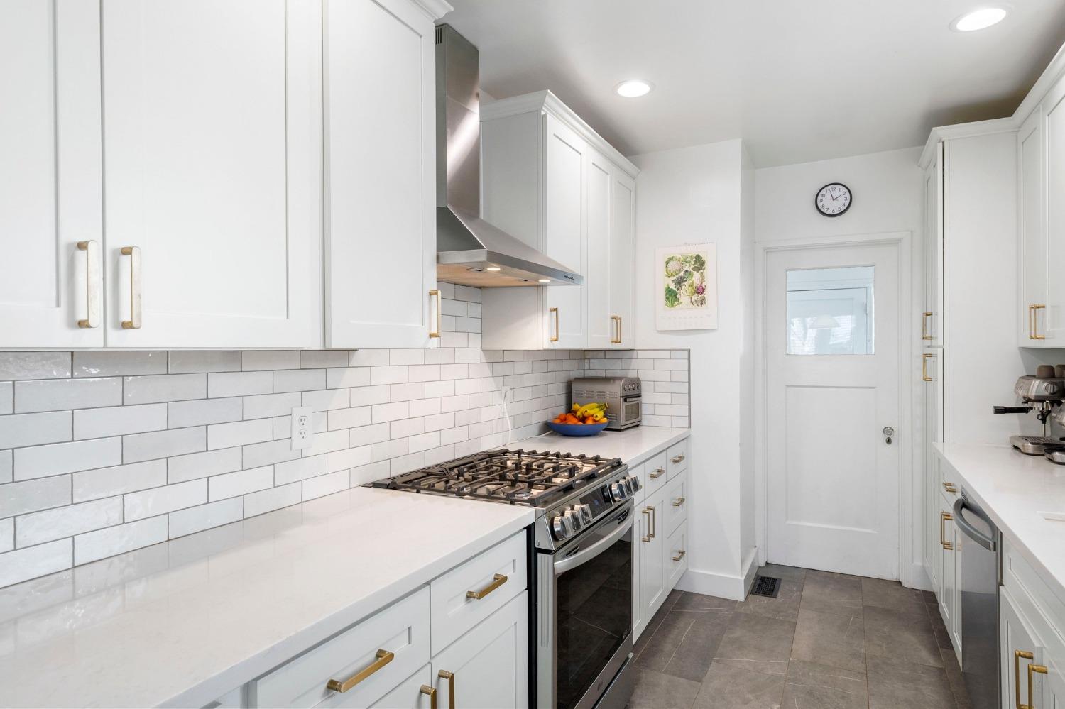 Highland Avenue, Sacramento, CA, 95818-3518