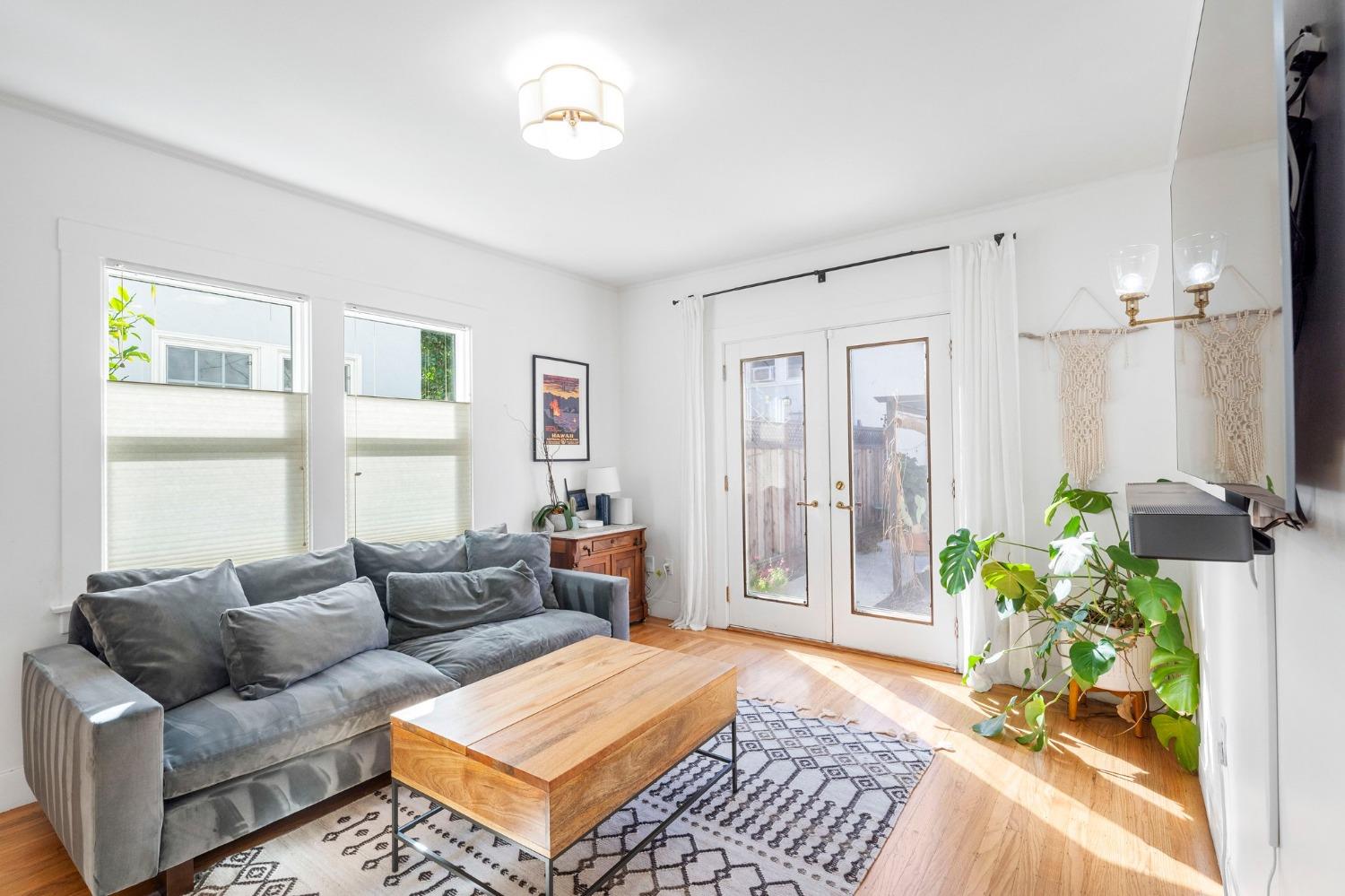 Highland Avenue, Sacramento, CA, 95818-3518