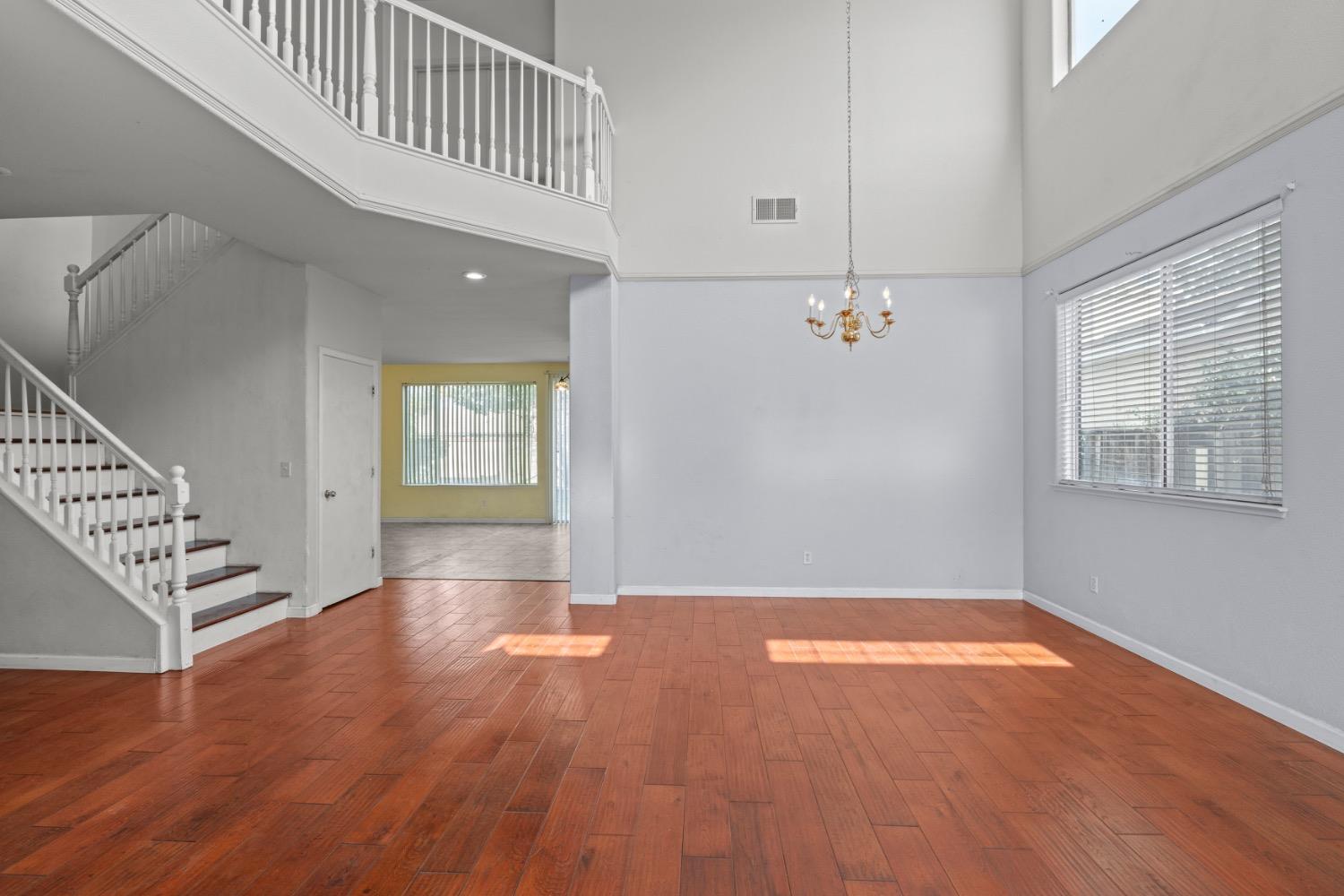 Detail Gallery Image 6 of 25 For 3649 Oakshores Dr, Stockton,  CA 95209 - 5 Beds | 3 Baths