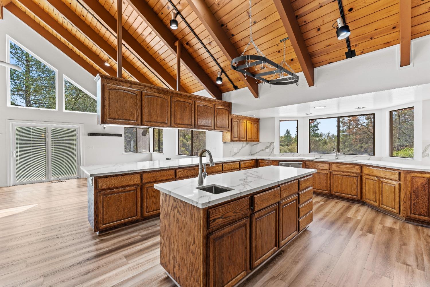 Detail Gallery Image 20 of 98 For 791 N Circle Dr, Diamond Springs,  CA 95619 - 6 Beds | 4/2 Baths