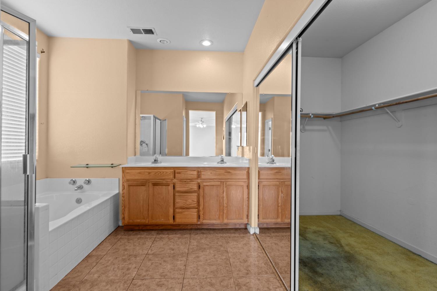 Detail Gallery Image 14 of 25 For 3649 Oakshores Dr, Stockton,  CA 95209 - 5 Beds | 3 Baths