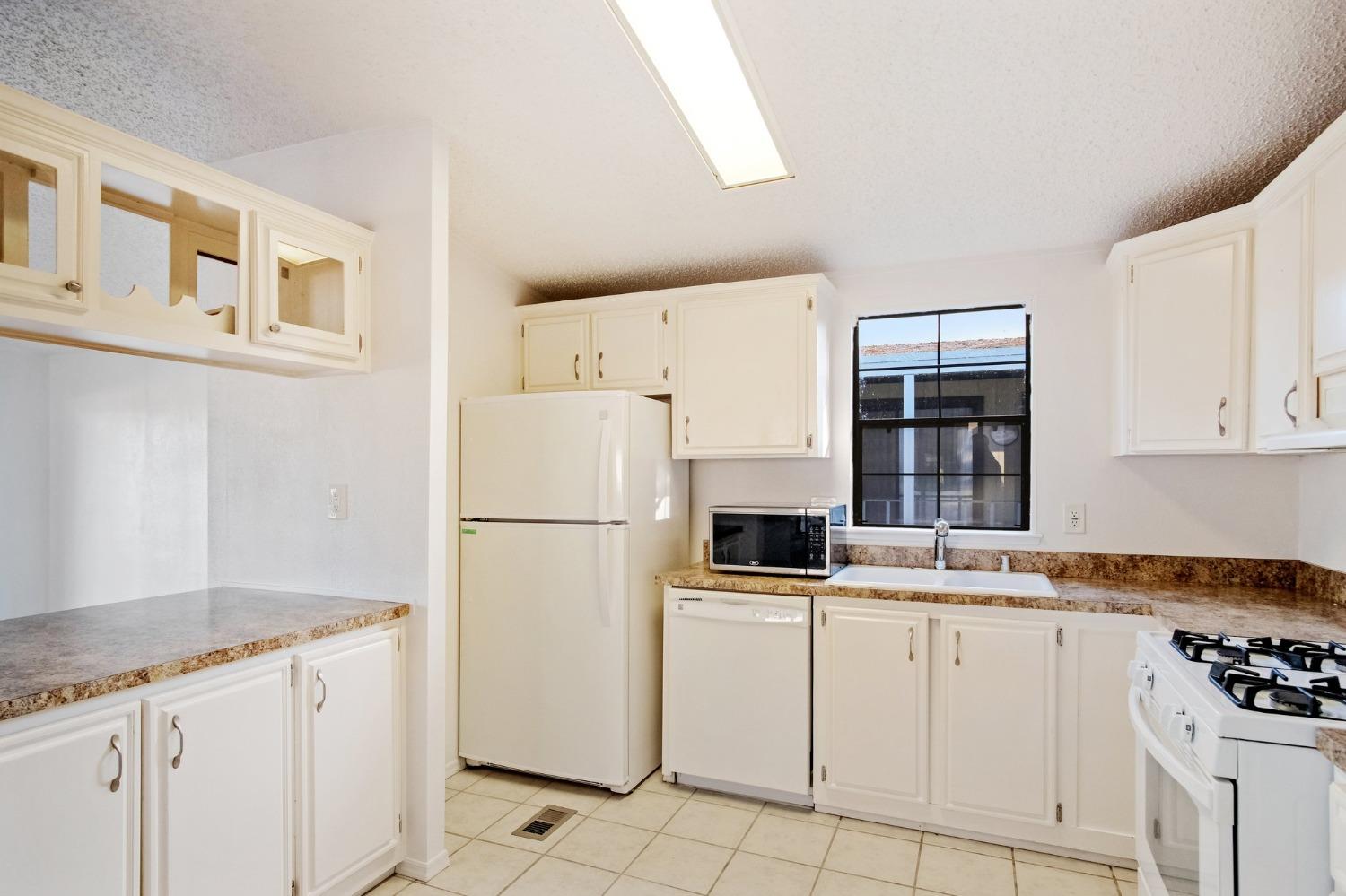 Detail Gallery Image 8 of 28 For 1500 Held Dr 103, Modesto,  CA 95355 - 2 Beds | 2 Baths