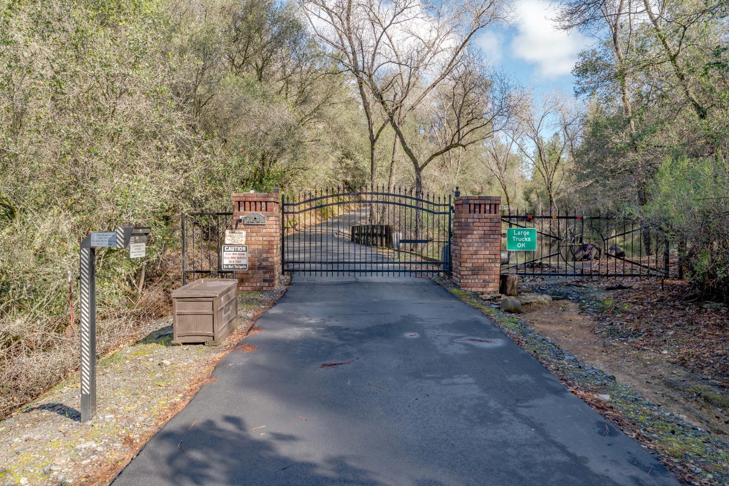 Detail Gallery Image 12 of 98 For 791 N Circle Dr, Diamond Springs,  CA 95619 - 6 Beds | 4/2 Baths