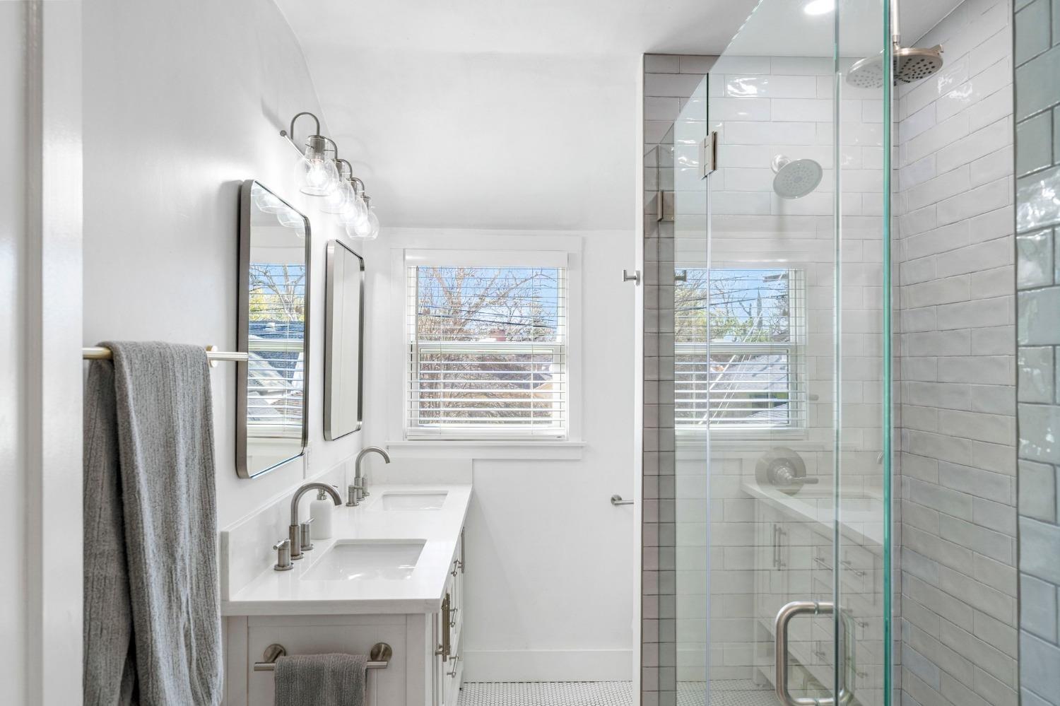 Highland Avenue, Sacramento, CA, 95818-3518