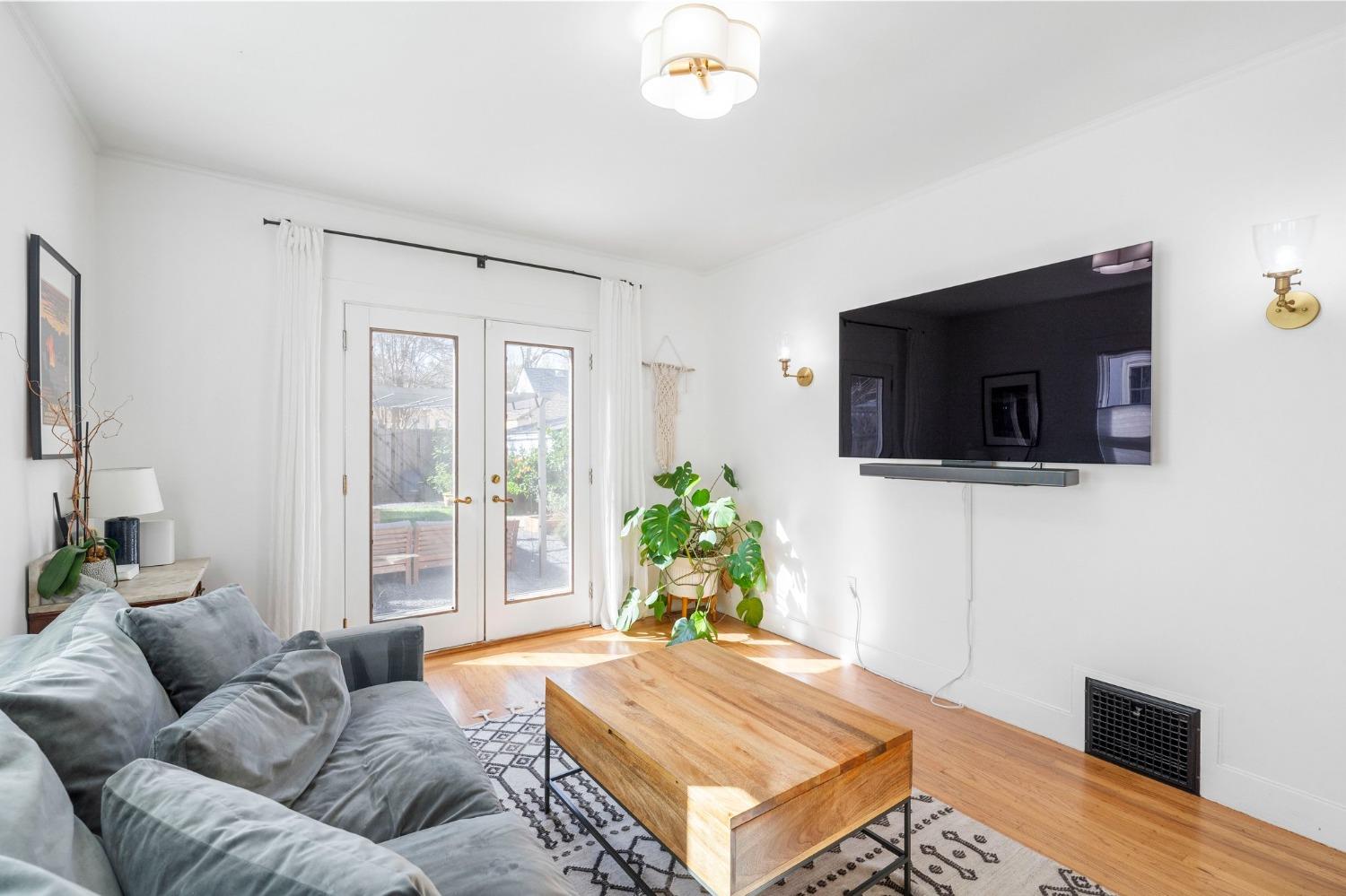 Highland Avenue, Sacramento, CA, 95818-3518