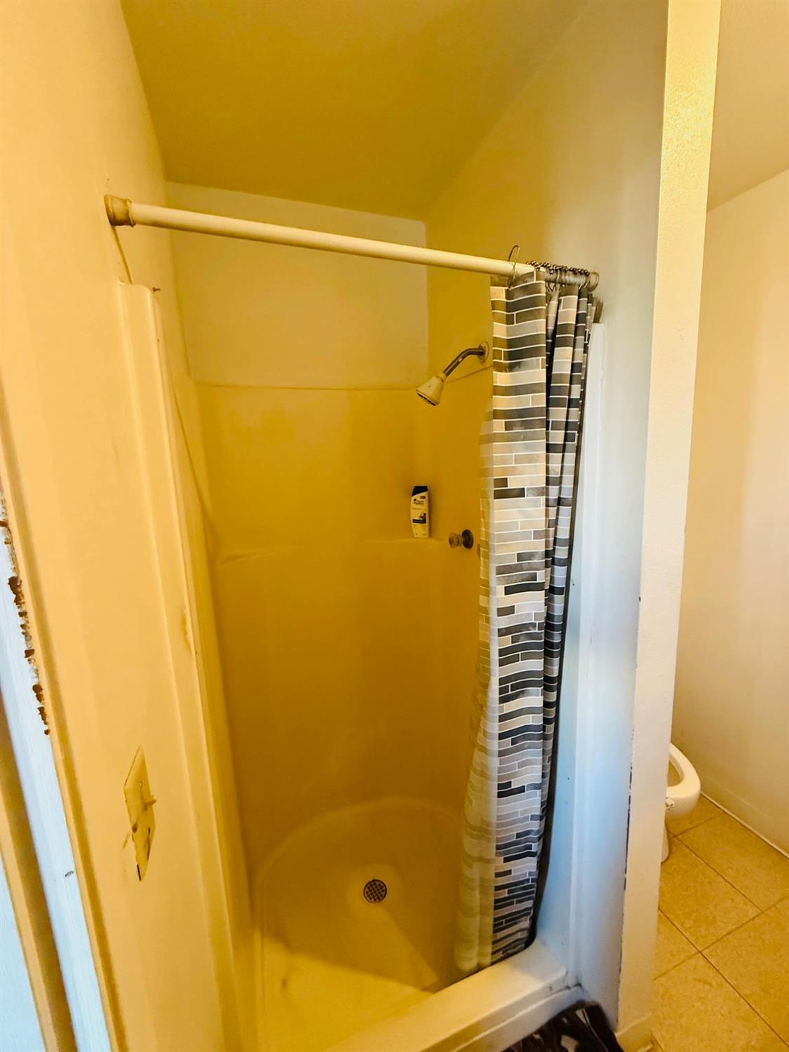 Detail Gallery Image 3 of 9 For 250 N Kady, Other City,  CA 93654 - 4 Beds | 2 Baths