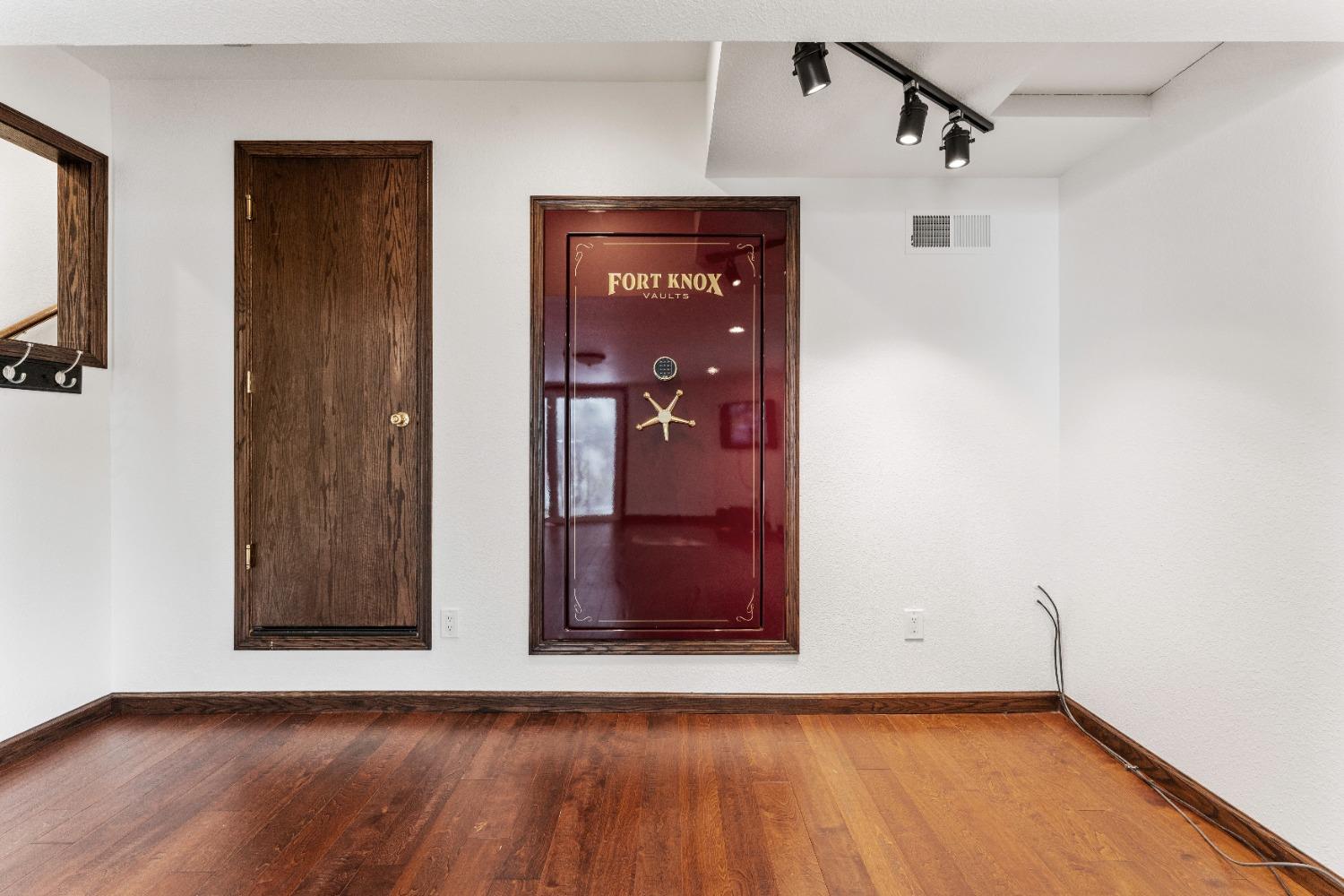 Detail Gallery Image 37 of 98 For 791 N Circle Dr, Diamond Springs,  CA 95619 - 6 Beds | 4/2 Baths