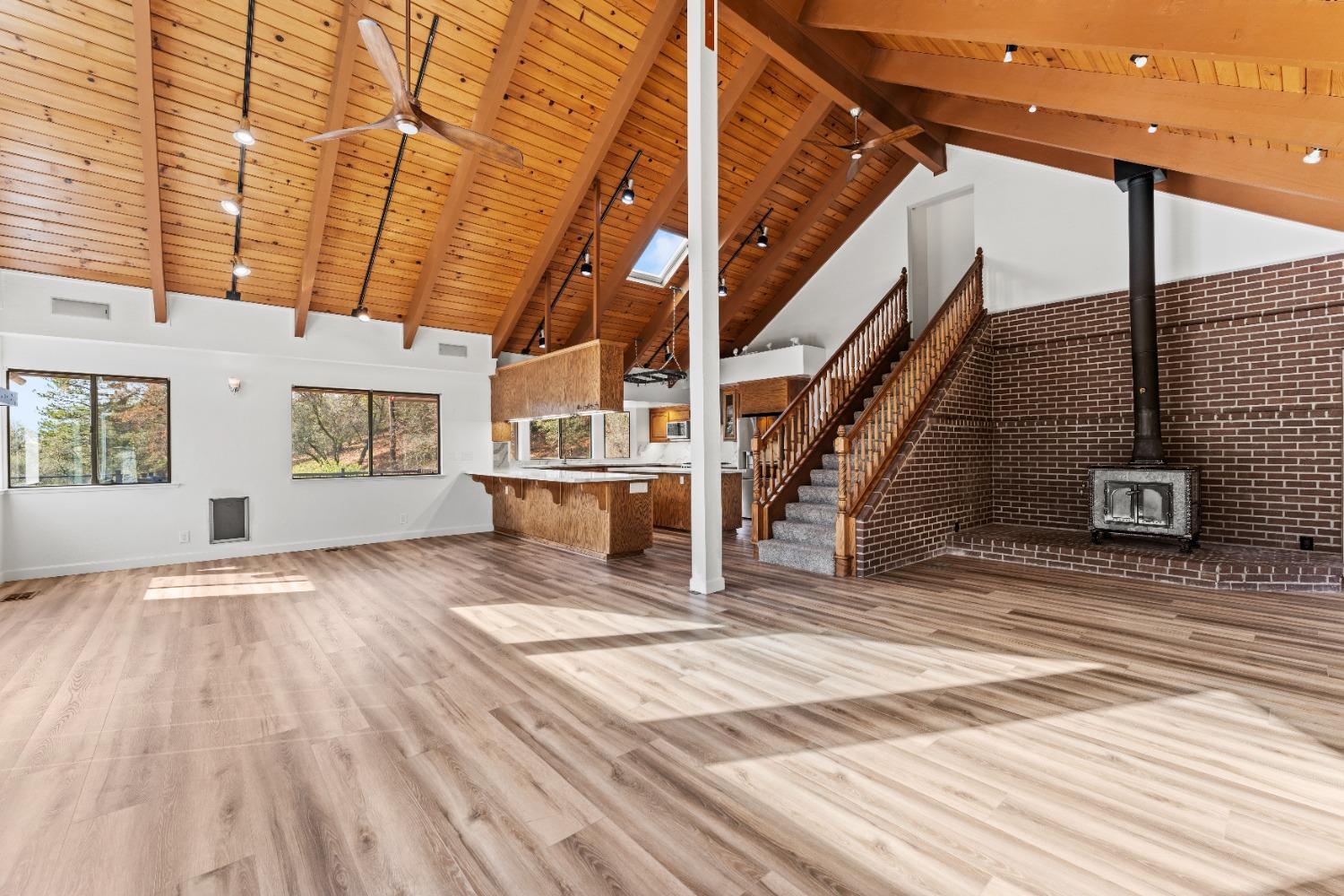 Detail Gallery Image 18 of 98 For 791 N Circle Dr, Diamond Springs,  CA 95619 - 6 Beds | 4/2 Baths