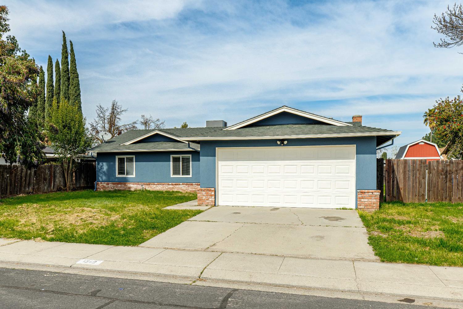 Detail Gallery Image 2 of 33 For 1349 Ghia Way, Manteca,  CA 95337 - 3 Beds | 2 Baths