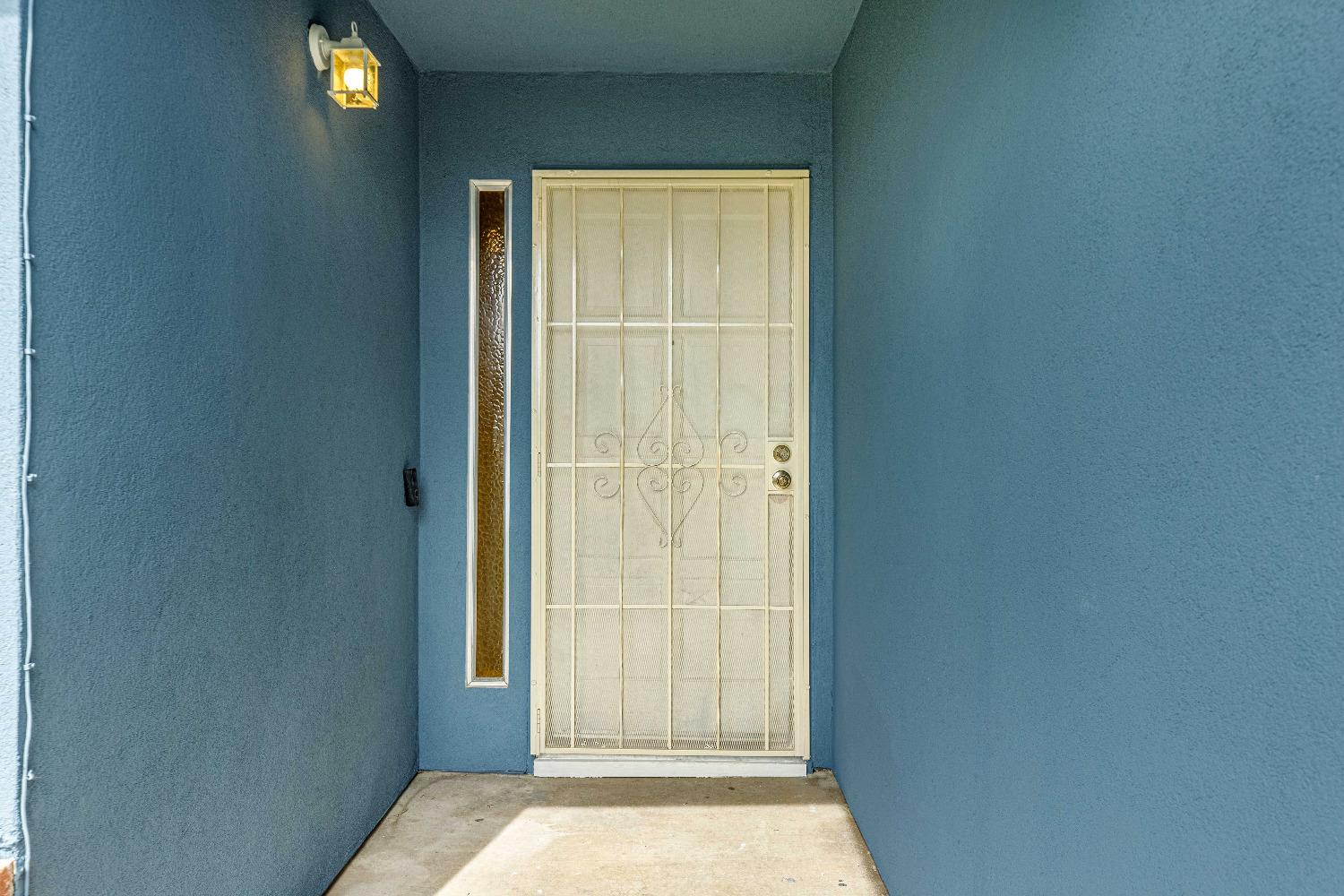 Detail Gallery Image 4 of 33 For 1349 Ghia Way, Manteca,  CA 95337 - 3 Beds | 2 Baths