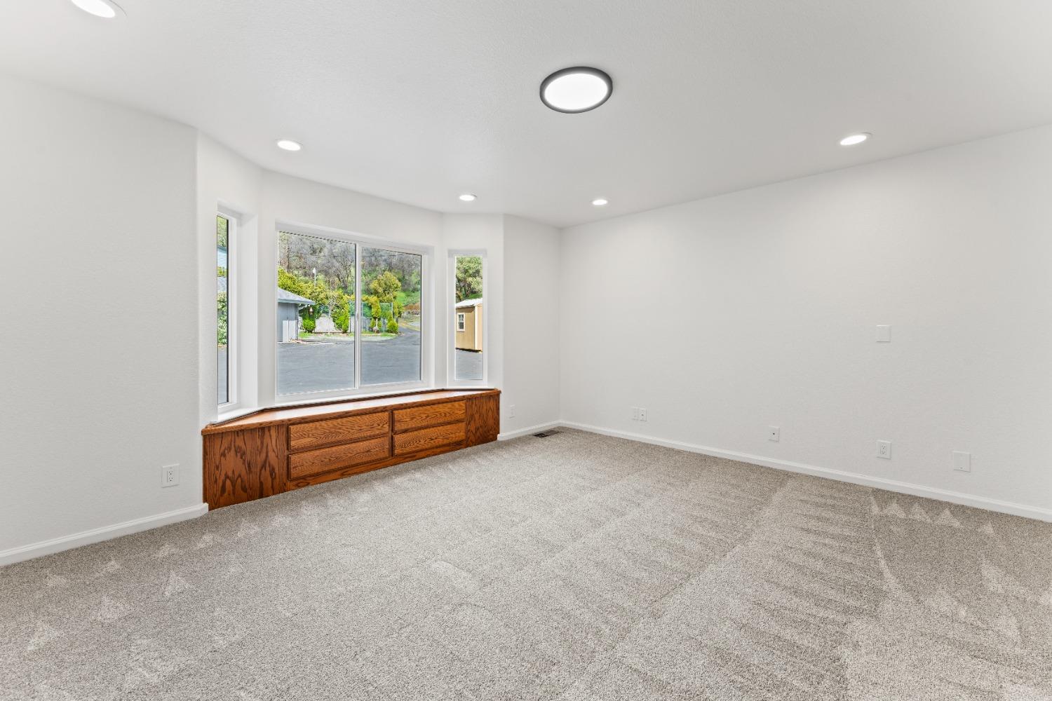 Detail Gallery Image 31 of 98 For 791 N Circle Dr, Diamond Springs,  CA 95619 - 6 Beds | 4/2 Baths