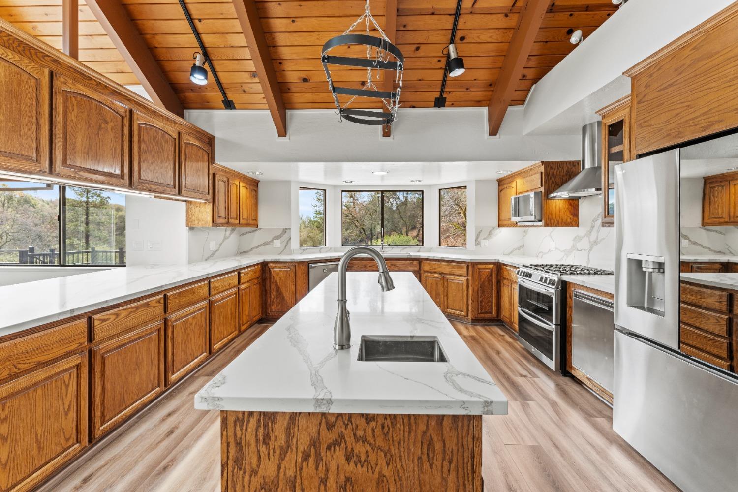 Detail Gallery Image 22 of 98 For 791 N Circle Dr, Diamond Springs,  CA 95619 - 6 Beds | 4/2 Baths