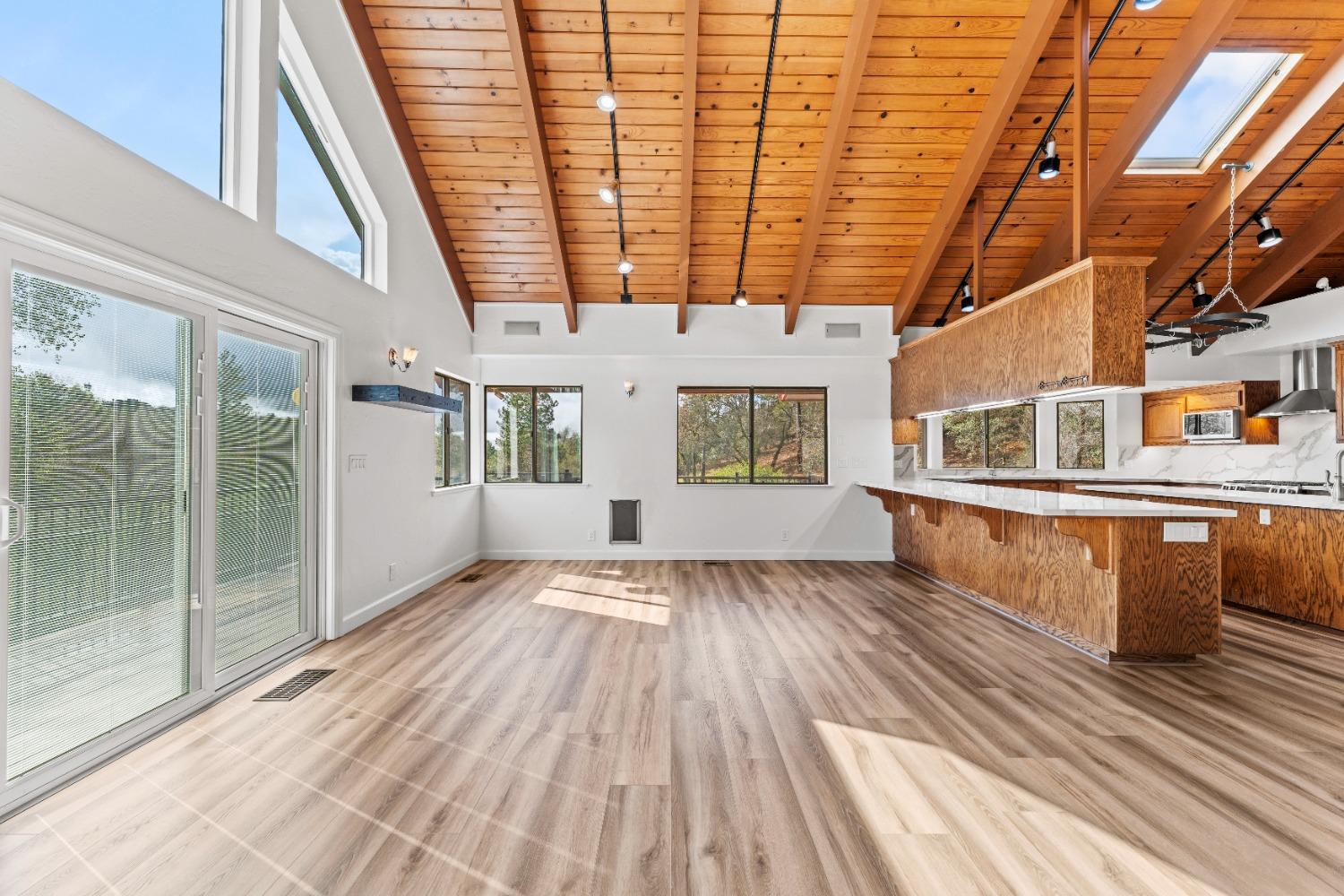 Detail Gallery Image 19 of 98 For 791 N Circle Dr, Diamond Springs,  CA 95619 - 6 Beds | 4/2 Baths