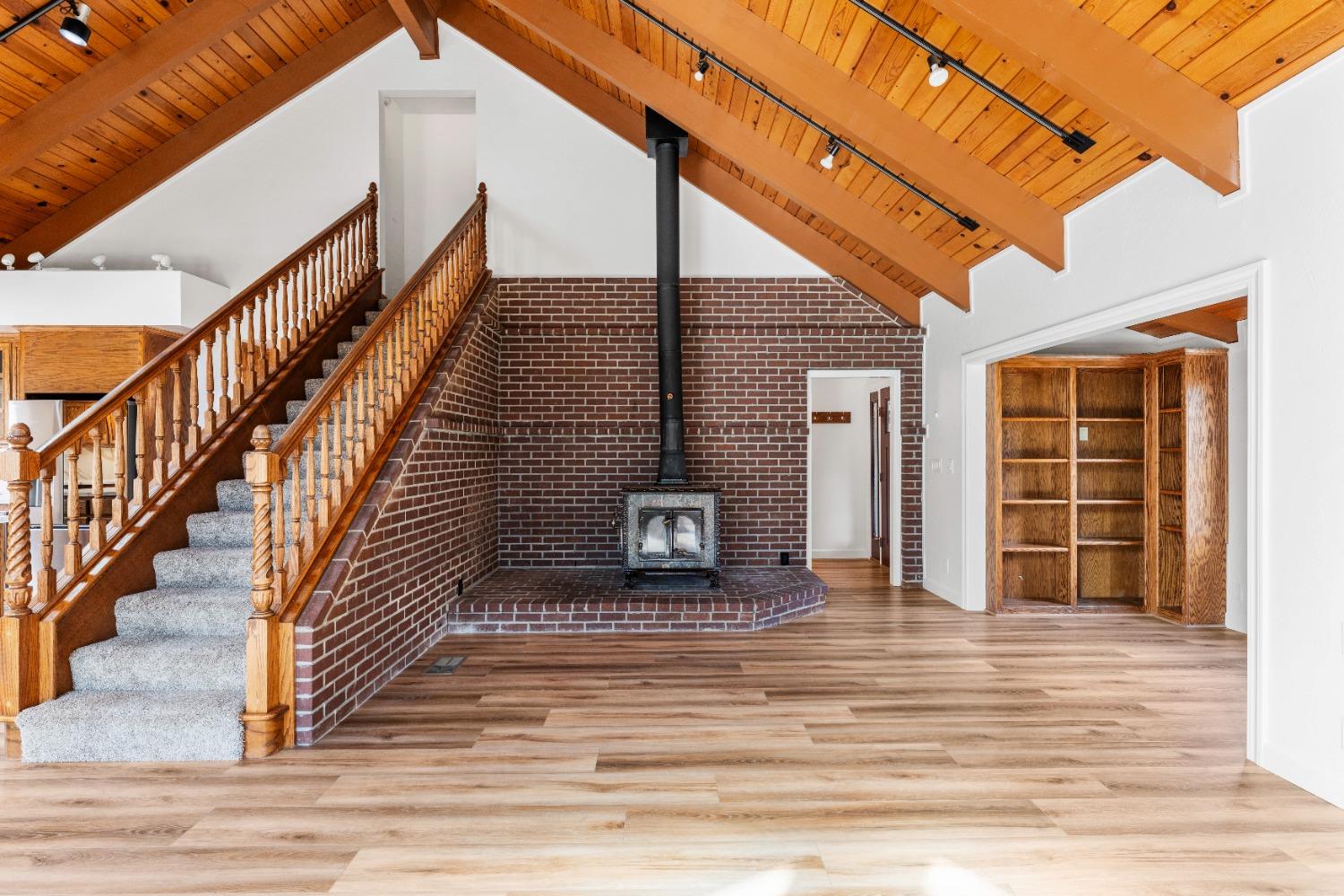 Detail Gallery Image 17 of 98 For 791 N Circle Dr, Diamond Springs,  CA 95619 - 6 Beds | 4/2 Baths