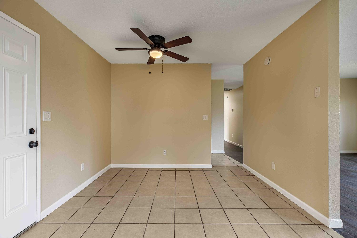 Detail Gallery Image 9 of 33 For 1349 Ghia Way, Manteca,  CA 95337 - 3 Beds | 2 Baths