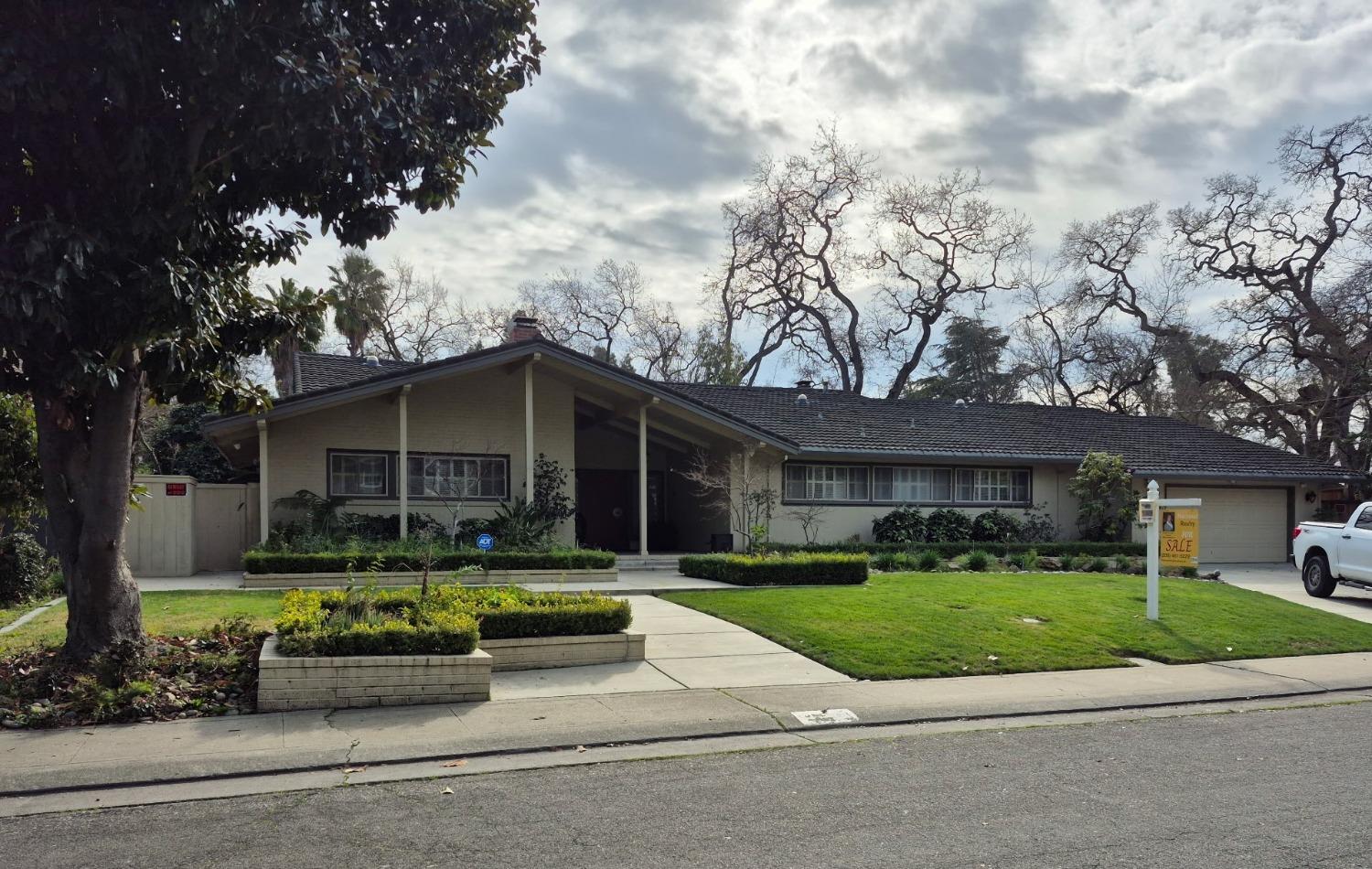 Detail Gallery Image 1 of 43 For 2140 Pennington Ct, Stockton,  CA 95207 - 4 Beds | 3 Baths