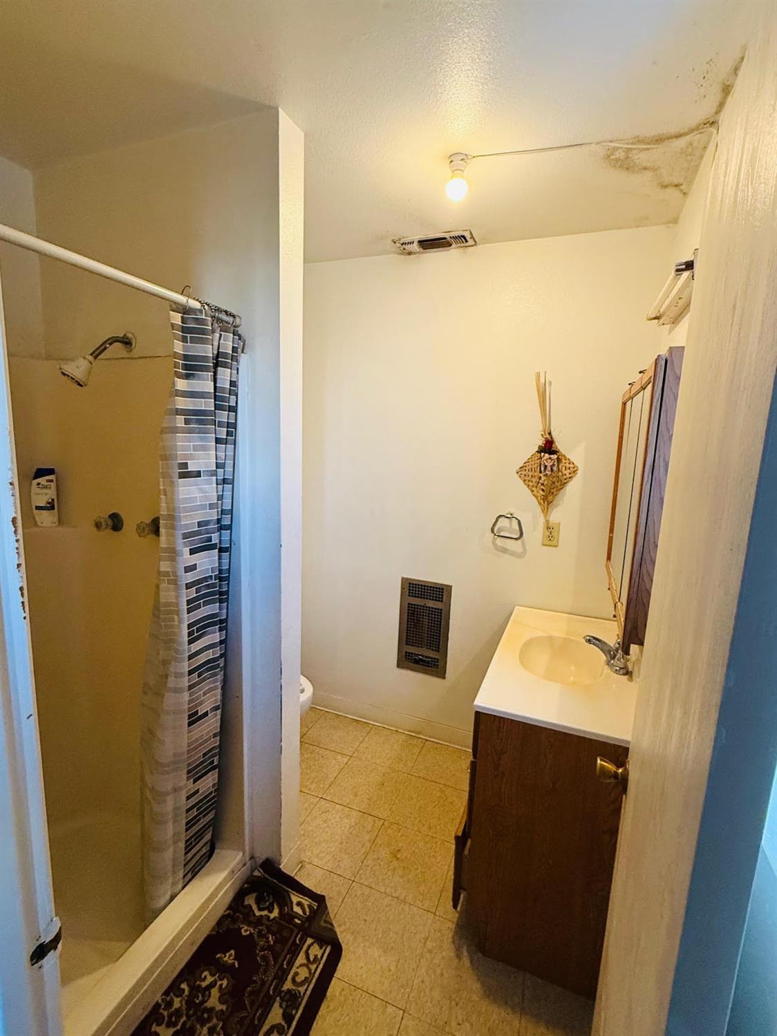 Detail Gallery Image 5 of 9 For 250 N Kady, Other City,  CA 93654 - 4 Beds | 2 Baths
