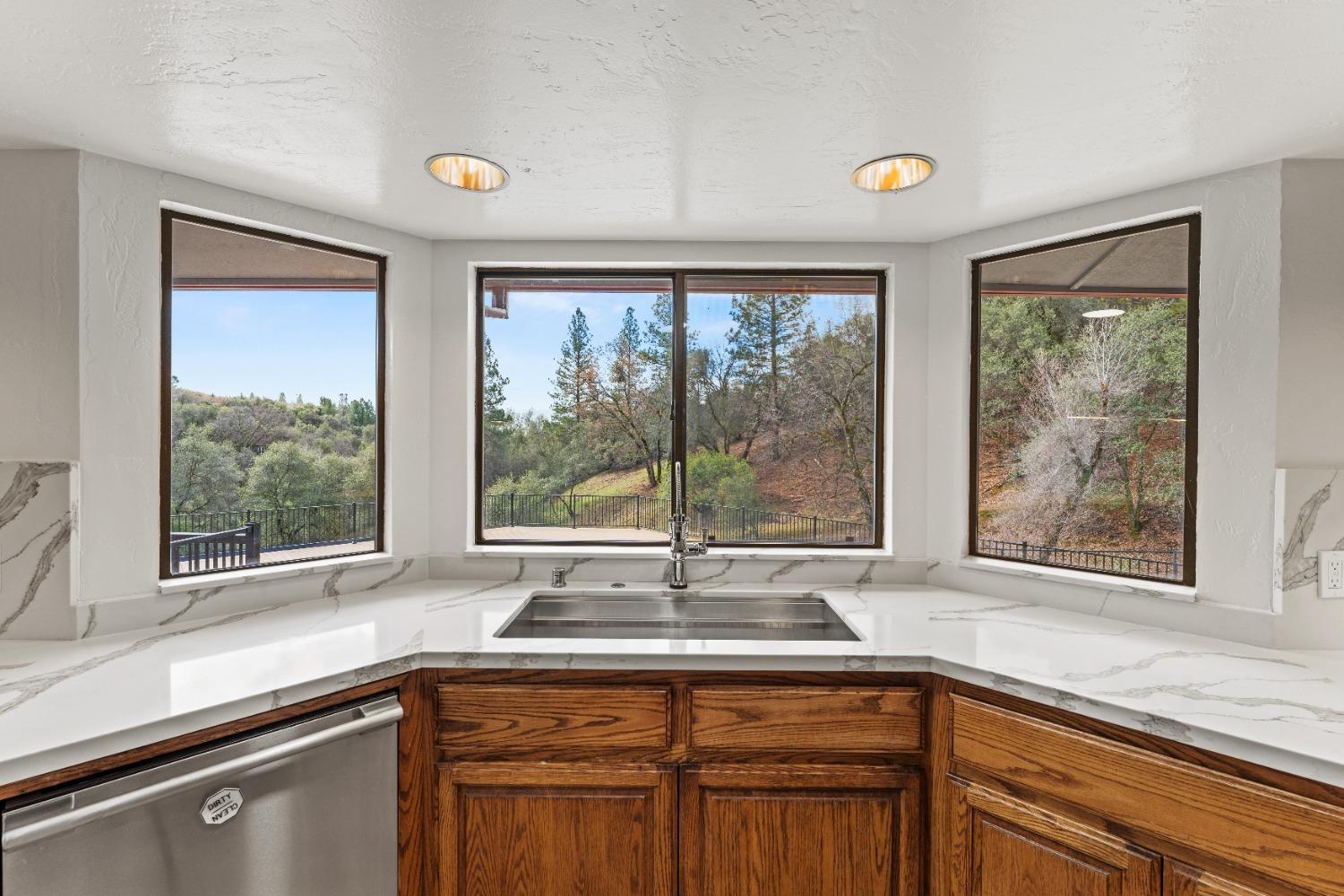 Detail Gallery Image 24 of 98 For 791 N Circle Dr, Diamond Springs,  CA 95619 - 6 Beds | 4/2 Baths
