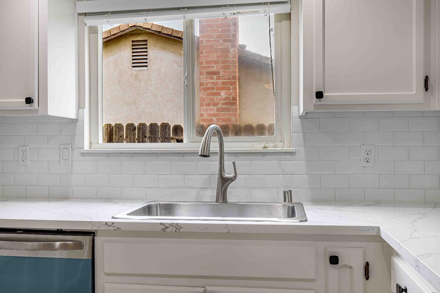 Detail Gallery Image 11 of 33 For 1349 Ghia Way, Manteca,  CA 95337 - 3 Beds | 2 Baths