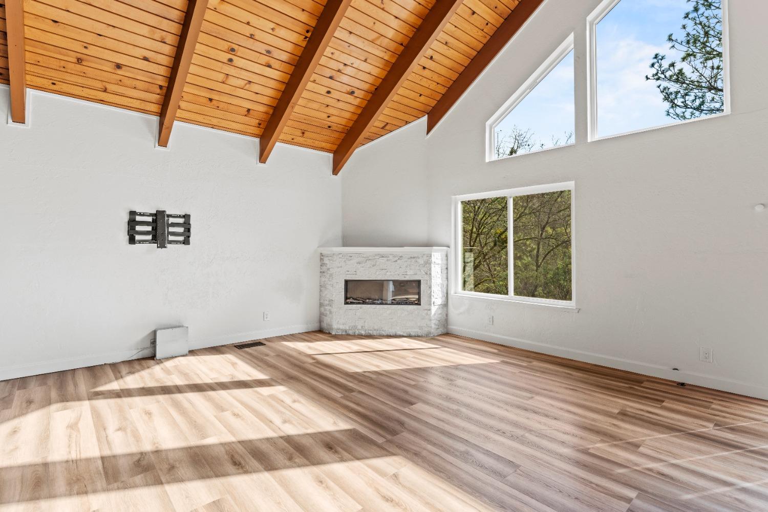 Detail Gallery Image 16 of 98 For 791 N Circle Dr, Diamond Springs,  CA 95619 - 6 Beds | 4/2 Baths