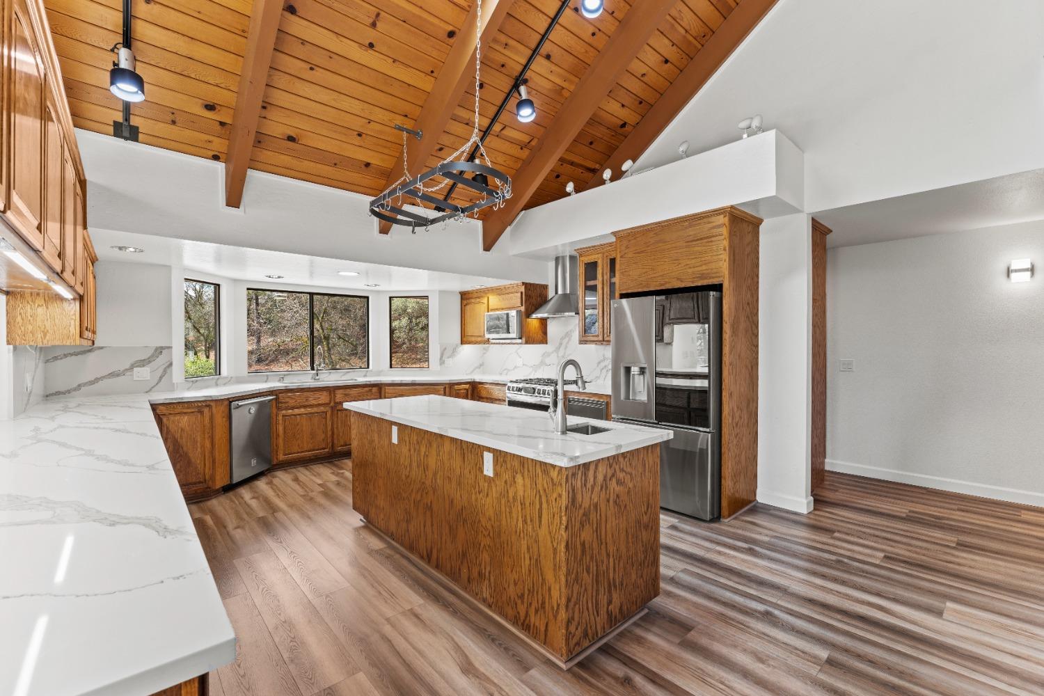 Detail Gallery Image 21 of 98 For 791 N Circle Dr, Diamond Springs,  CA 95619 - 6 Beds | 4/2 Baths