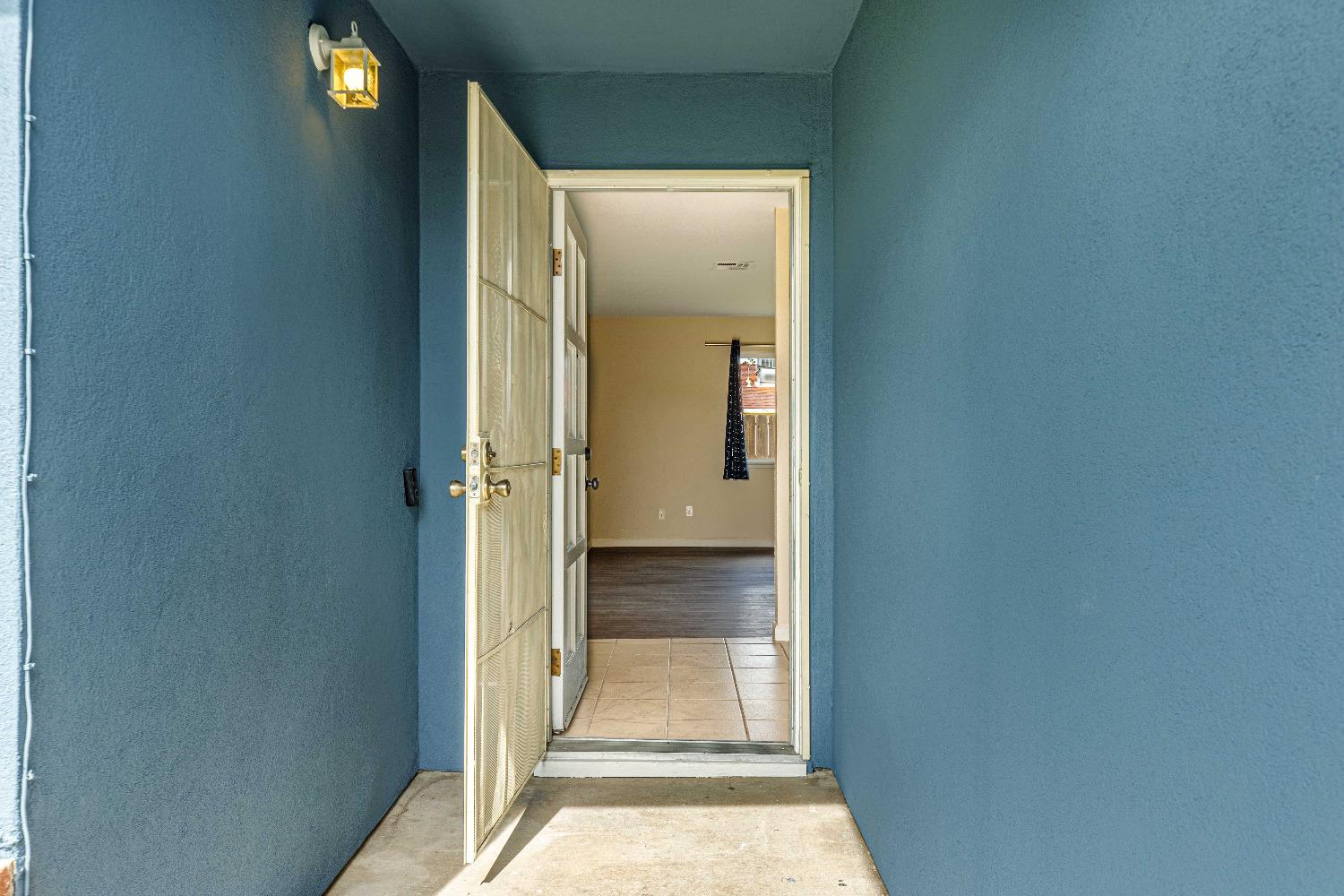 Detail Gallery Image 5 of 33 For 1349 Ghia Way, Manteca,  CA 95337 - 3 Beds | 2 Baths