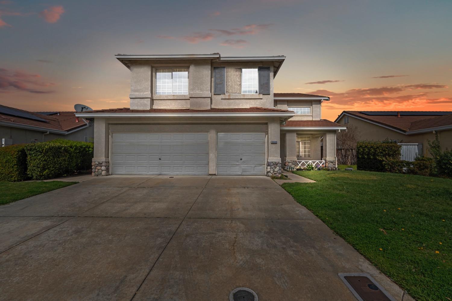Detail Gallery Image 1 of 25 For 3649 Oakshores Dr, Stockton,  CA 95209 - 5 Beds | 3 Baths