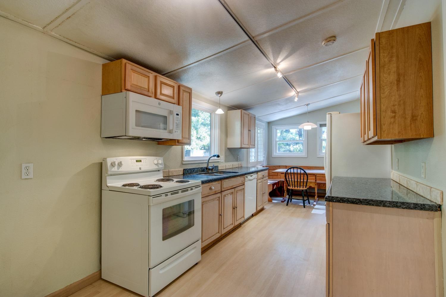 Detail Gallery Image 12 of 73 For 505 Glenwood Cutoff, Scotts Valley,  CA 95066 - 4 Beds | 2 Baths