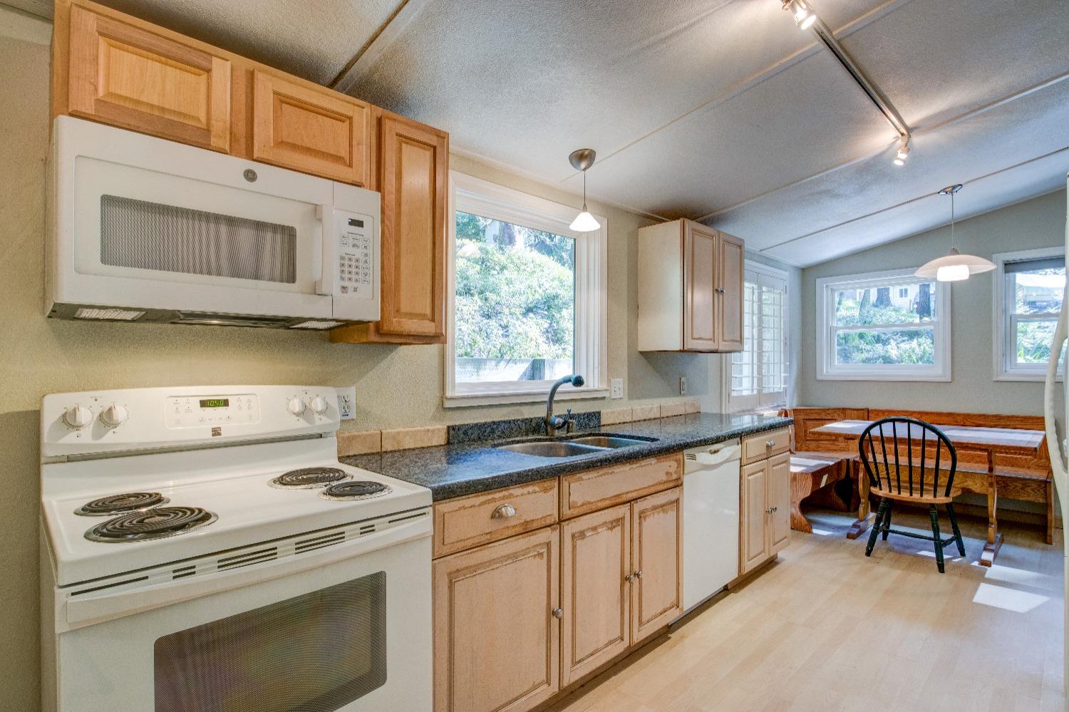Detail Gallery Image 13 of 73 For 505 Glenwood Cutoff, Scotts Valley,  CA 95066 - 4 Beds | 2 Baths
