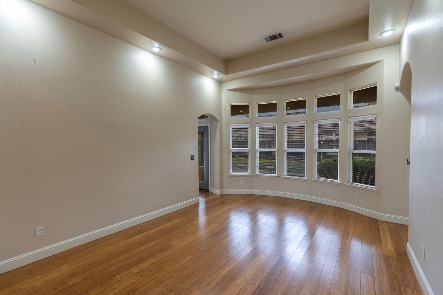Detail Gallery Image 9 of 32 For 4609 via Giardiano, Modesto,  CA 95357 - 3 Beds | 2 Baths