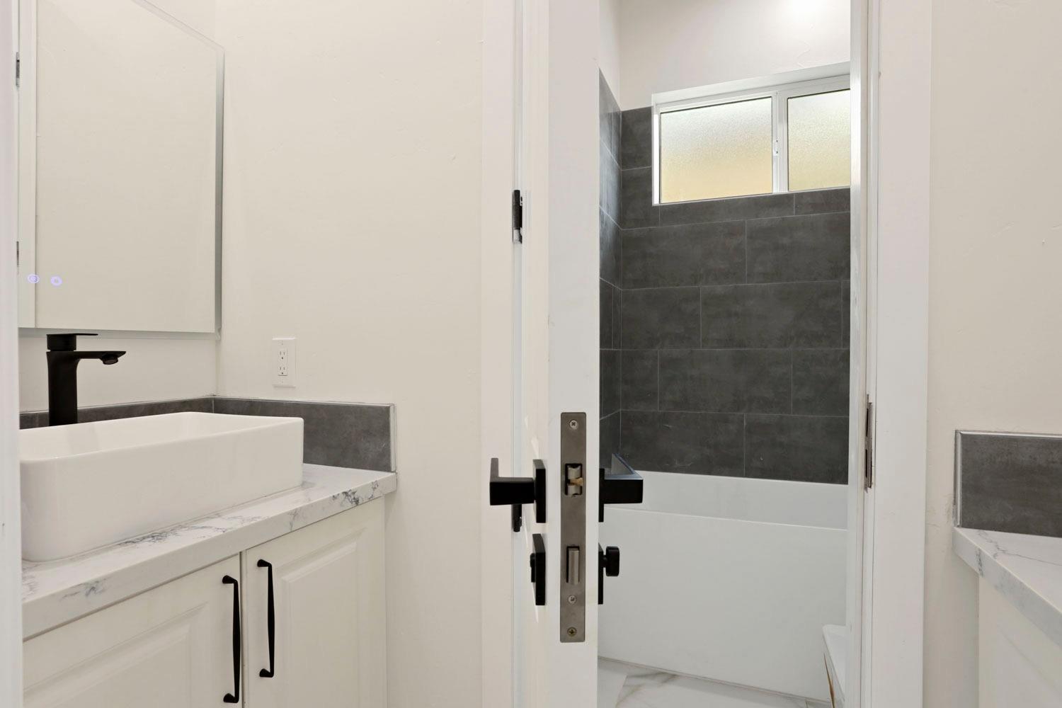 Detail Gallery Image 28 of 58 For 2442 Vintage Oaks Ct, Lodi,  CA 95242 - 4 Beds | 3/1 Baths