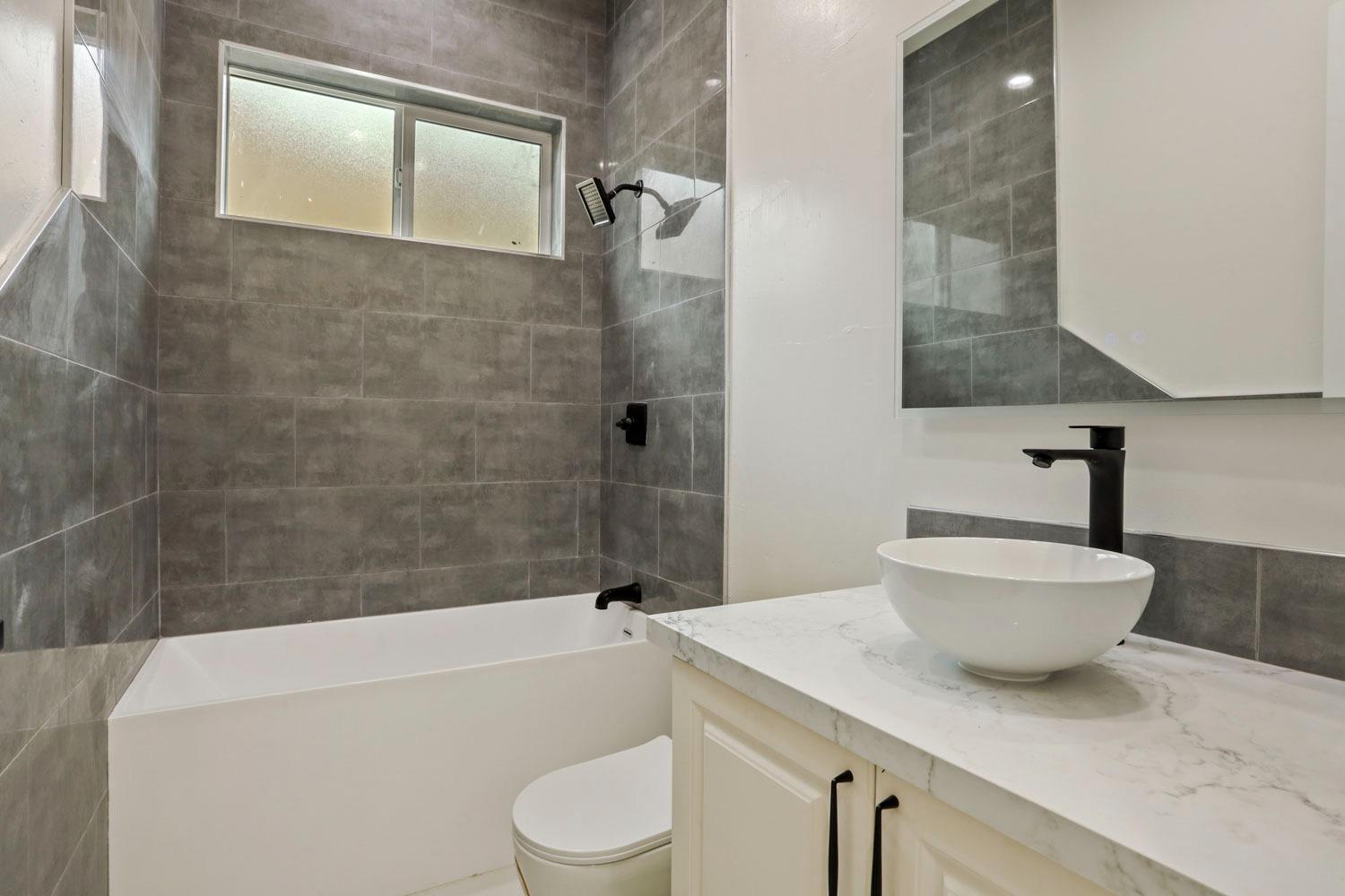 Detail Gallery Image 33 of 58 For 2442 Vintage Oaks Ct, Lodi,  CA 95242 - 4 Beds | 3/1 Baths