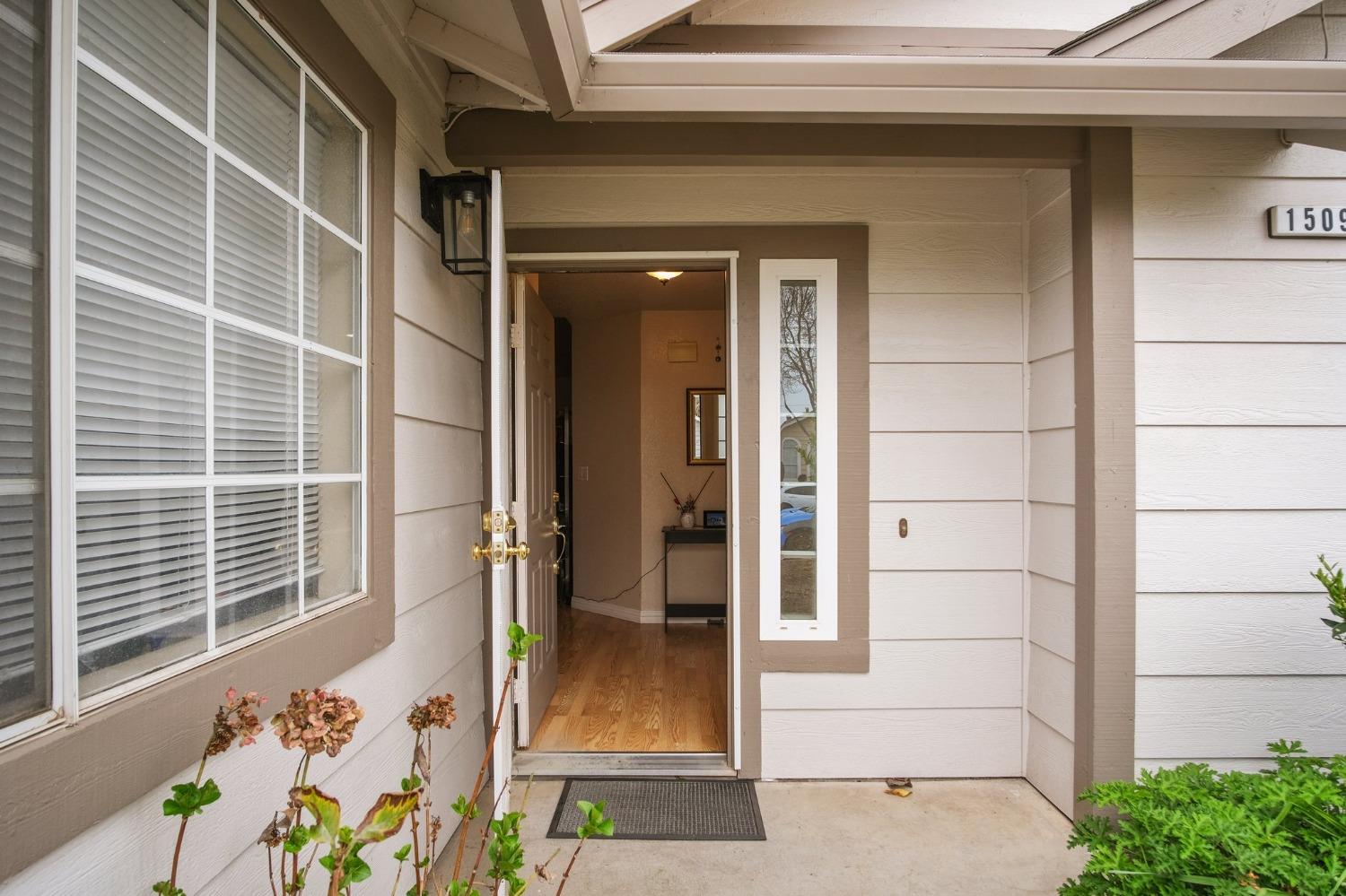 Detail Gallery Image 2 of 18 For 1509 Prospect Ln, Modesto,  CA 95355 - 3 Beds | 2 Baths