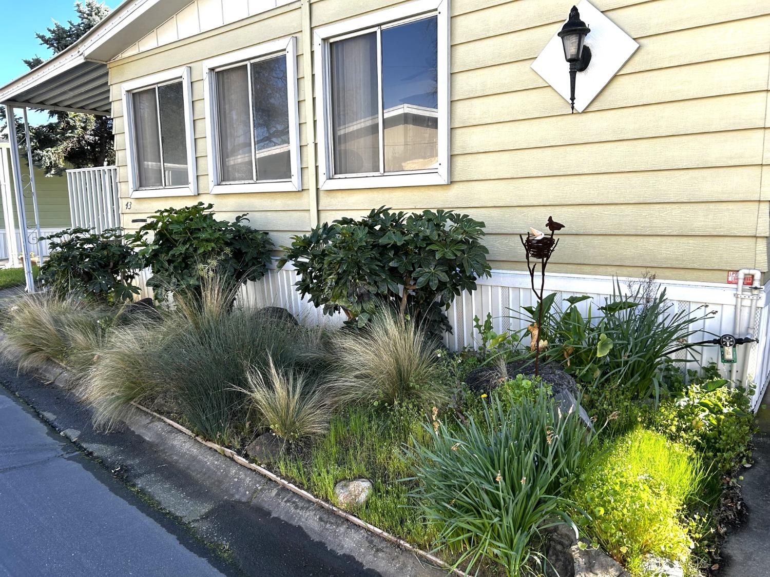 Detail Gallery Image 2 of 13 For 43 Rio Vista Dr, Lodi,  CA 95240 - 2 Beds | 2 Baths