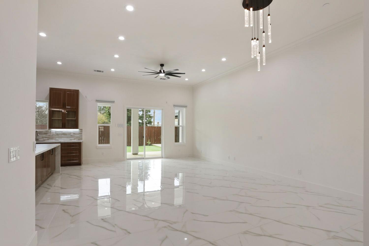 Detail Gallery Image 13 of 58 For 2442 Vintage Oaks Ct, Lodi,  CA 95242 - 4 Beds | 3/1 Baths