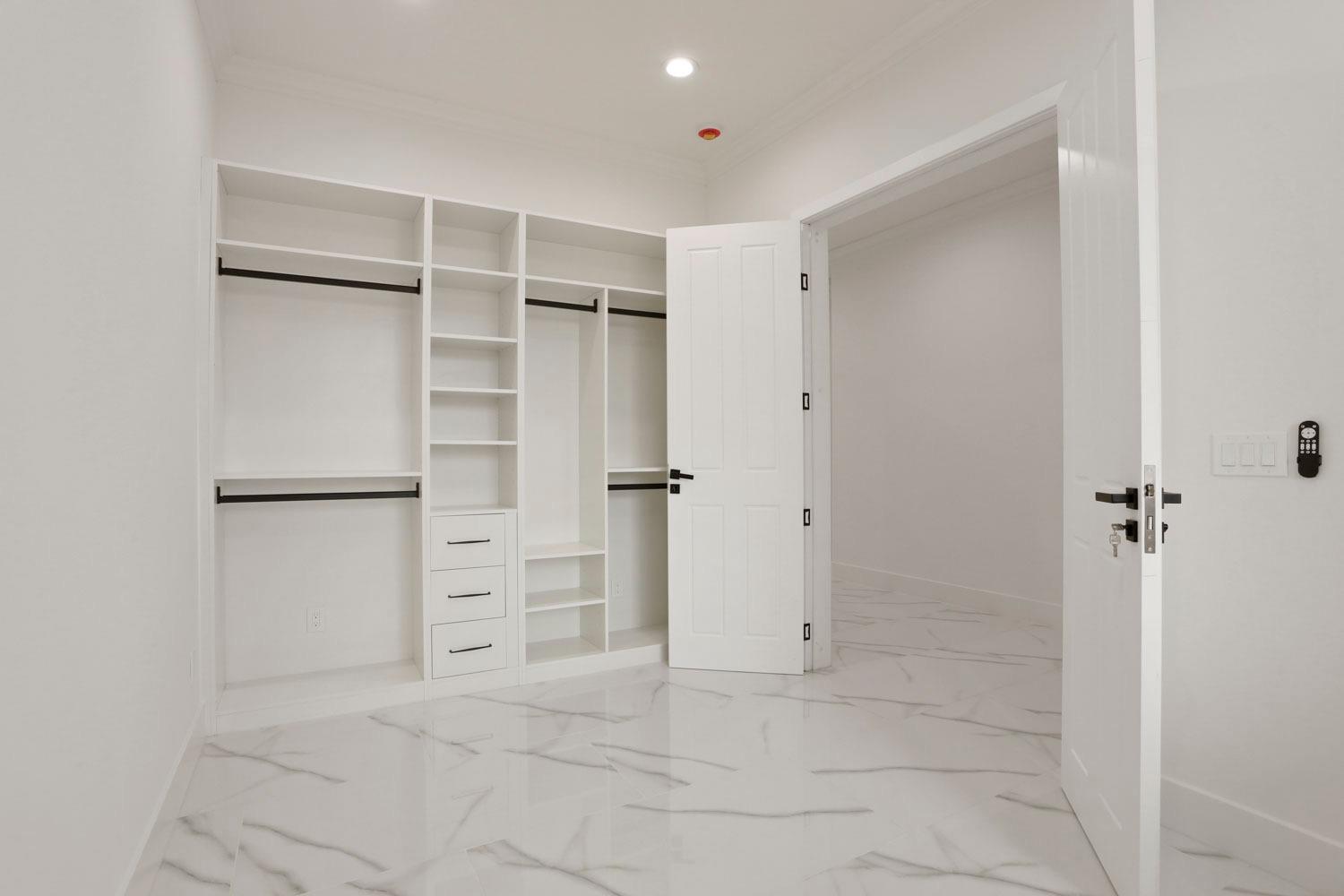 Detail Gallery Image 9 of 58 For 2442 Vintage Oaks Ct, Lodi,  CA 95242 - 4 Beds | 3/1 Baths