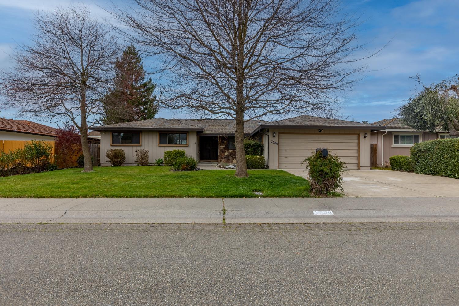 Detail Gallery Image 1 of 1 For 7000 Wavecrest Way, Sacramento,  CA 95831 - 3 Beds | 2 Baths