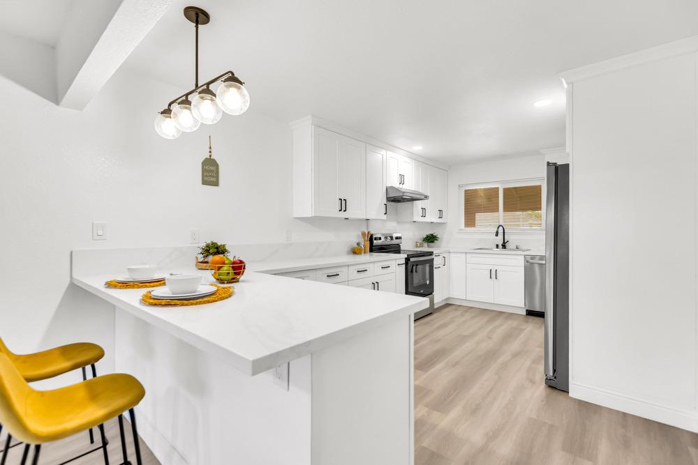 Detail Gallery Image 10 of 45 For 1225 58th Ave, Sacramento,  CA 95831 - 3 Beds | 2 Baths