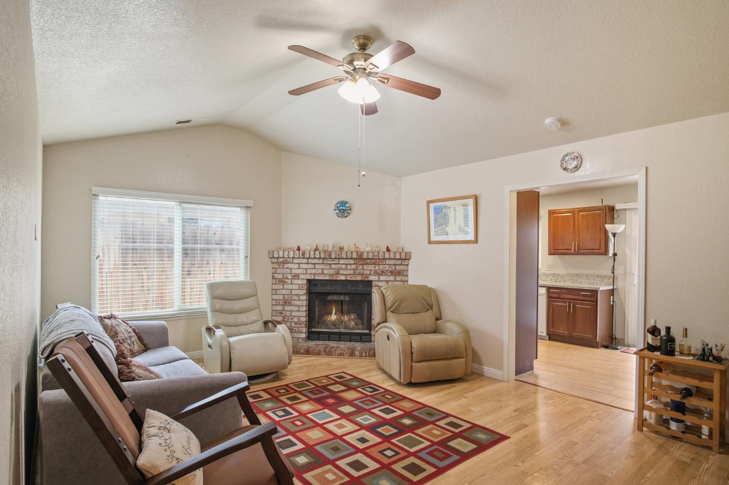 Detail Gallery Image 9 of 18 For 1509 Prospect Ln, Modesto,  CA 95355 - 3 Beds | 2 Baths